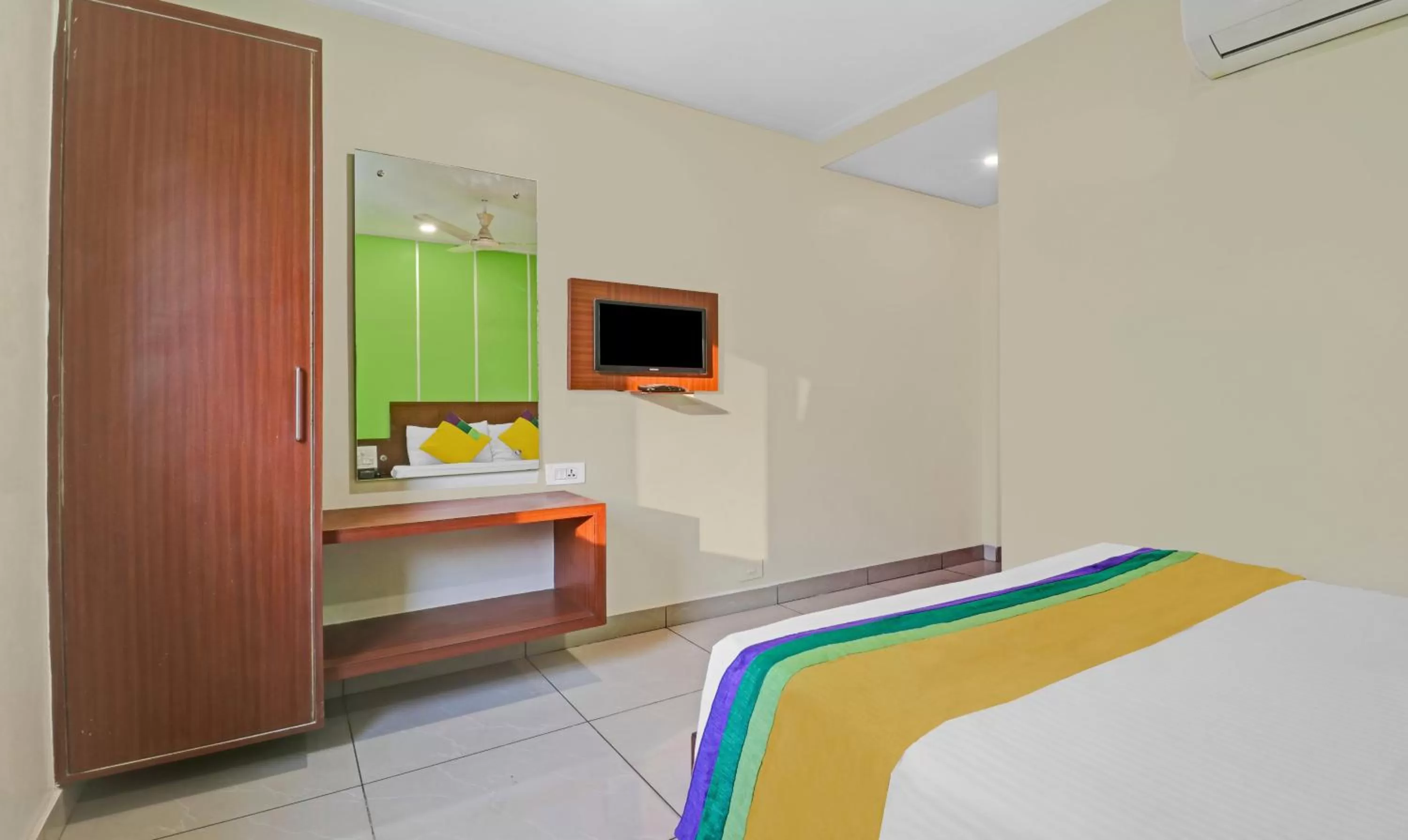 TV and multimedia, Bed in Itsy By Treebo - G Square