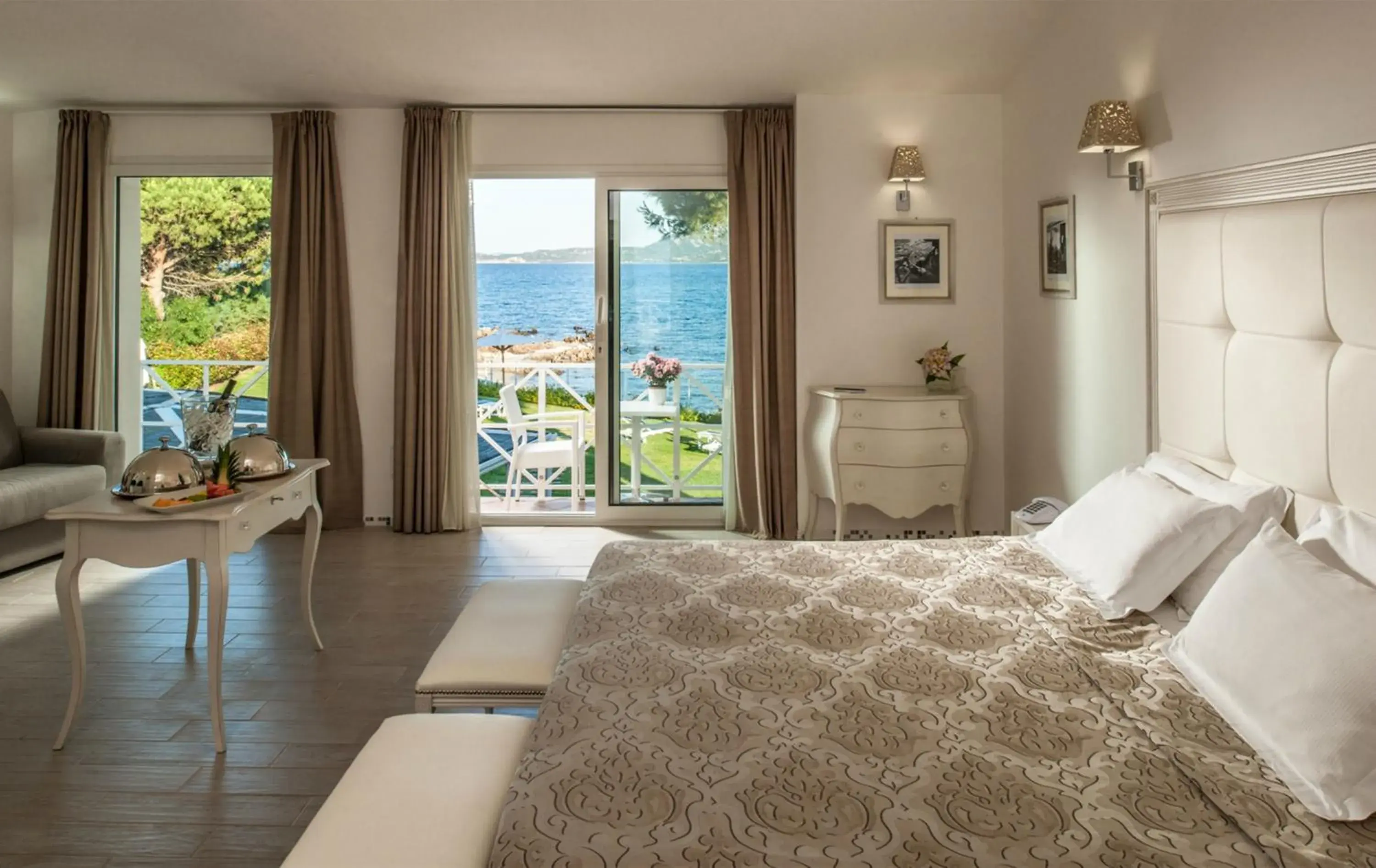 Deluxe Suite with Sea View in The Pelican Beach Resort & SPA - Adults Only