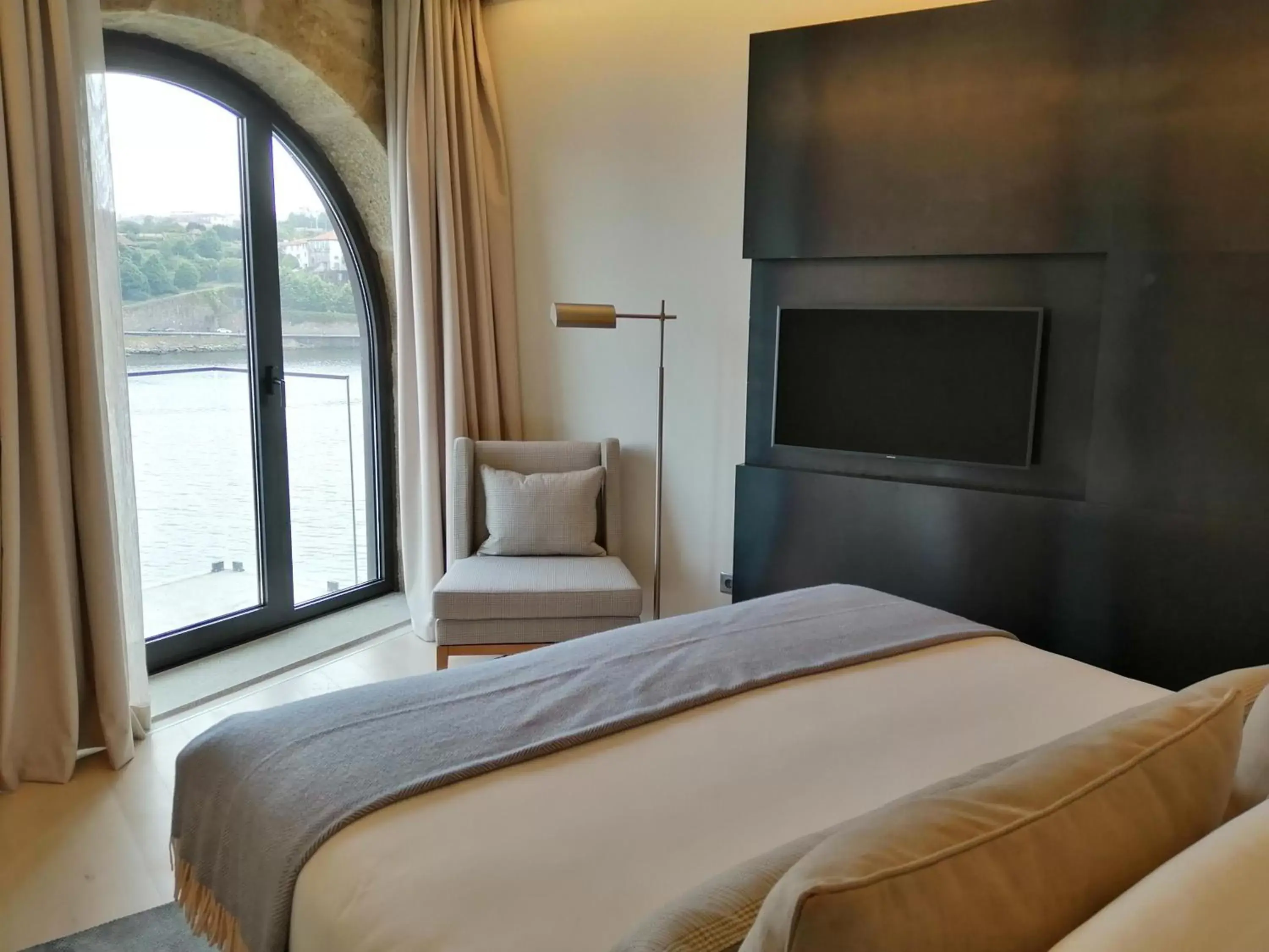 Balcony/Terrace, Bed in NEYA Porto Hotel