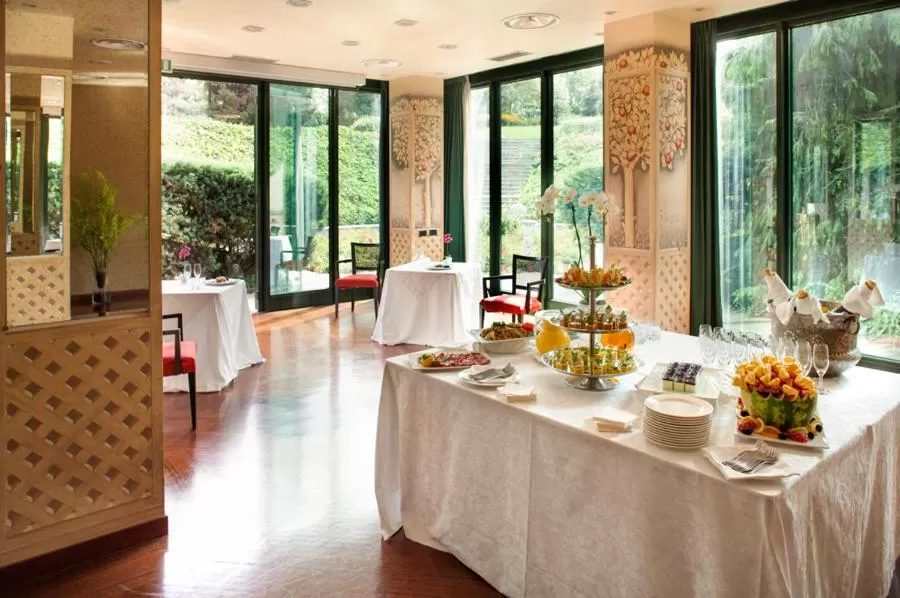 Restaurant/places to eat in Cosmo Hotel Torri