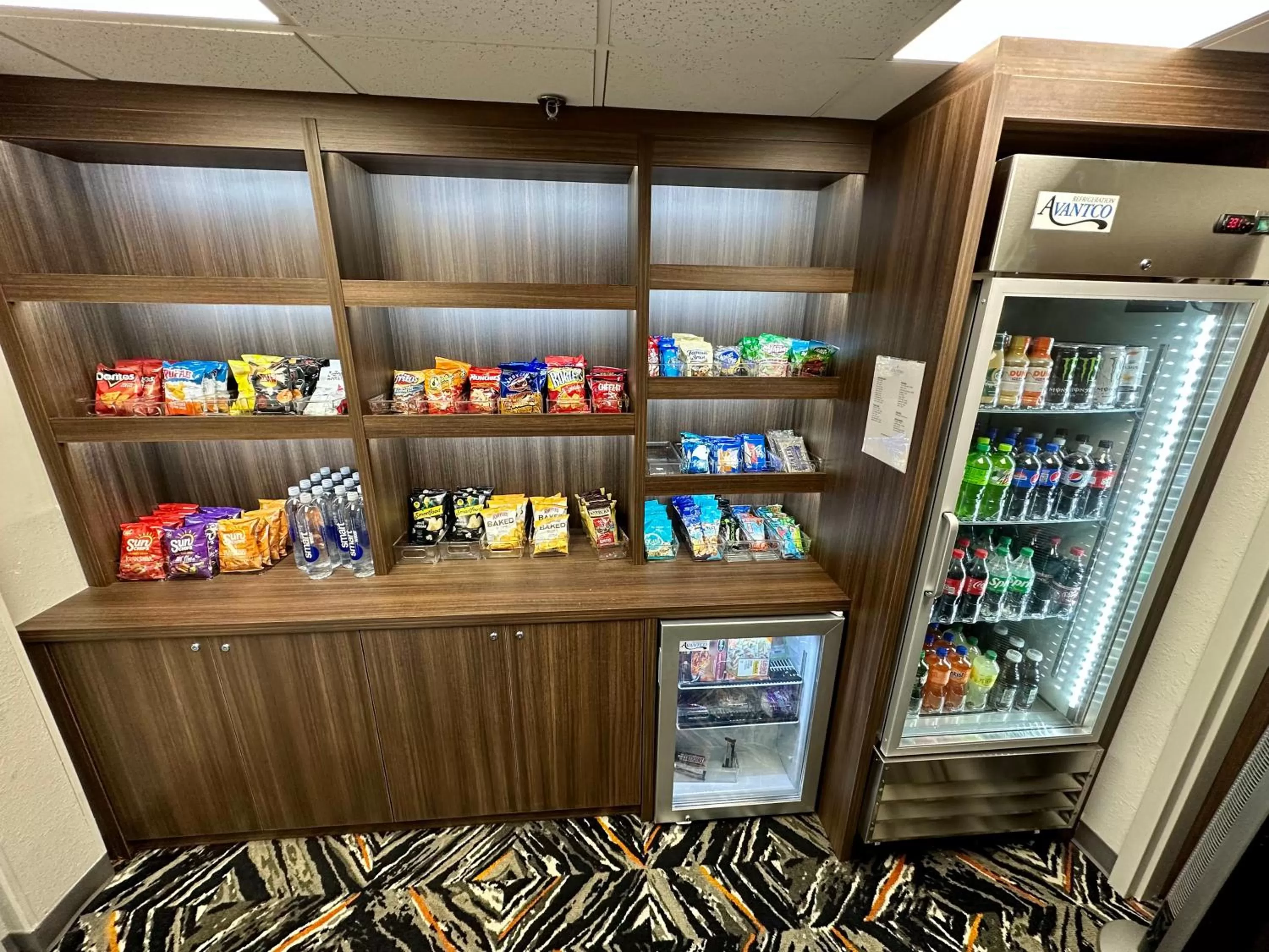 Food and drinks in Country Inn & Suites by Radisson, Lake Norman Huntersville, NC