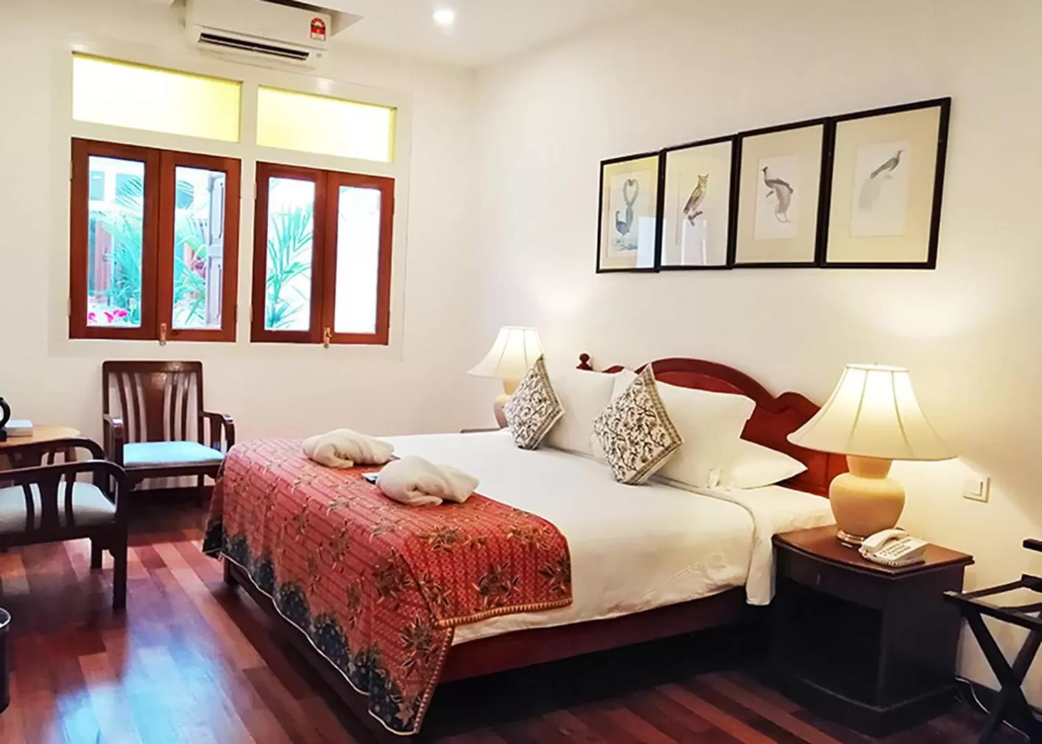 Bed in Heeren Straits Hotel