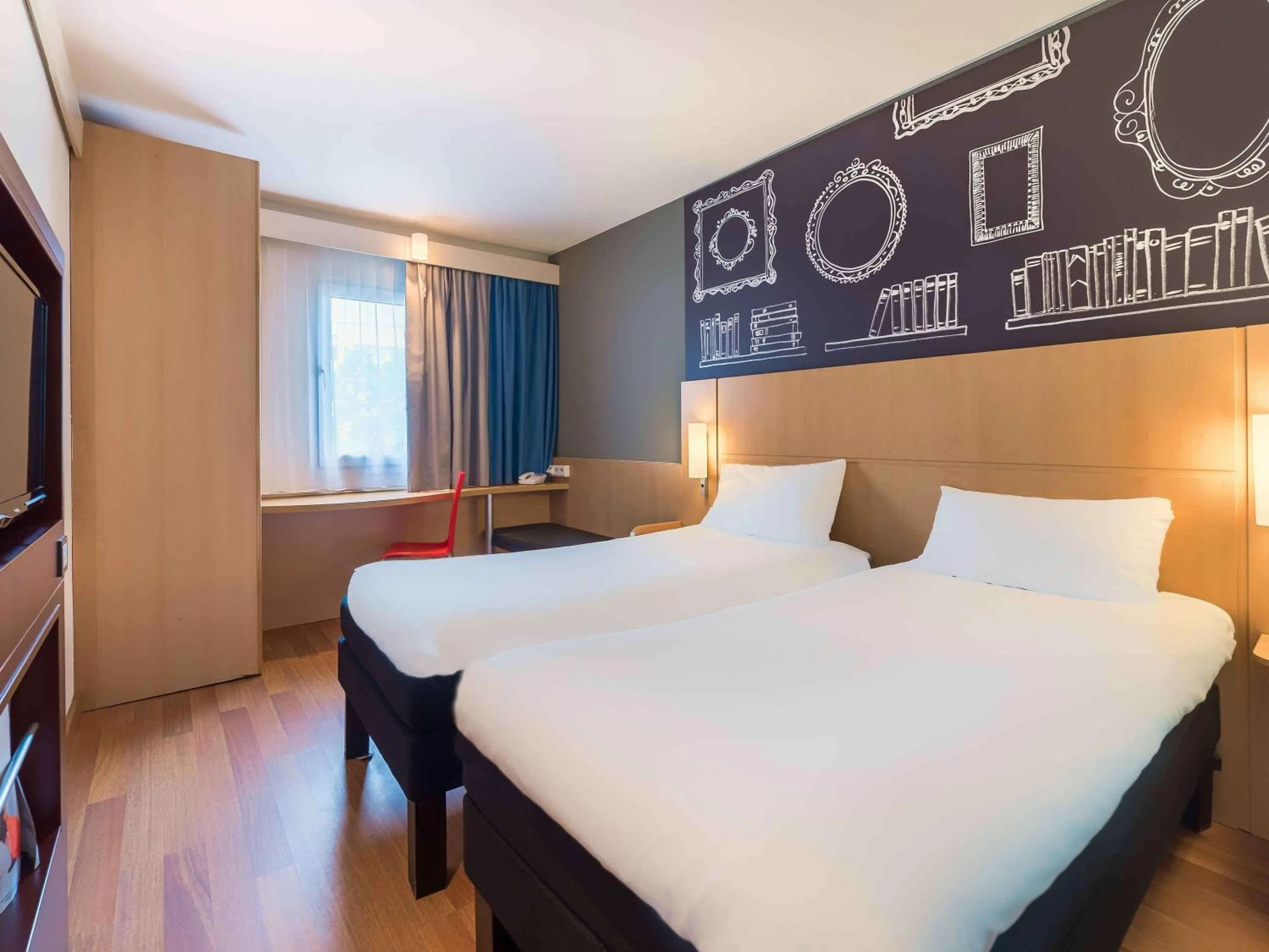 Photo of the whole room, Bed in Ibis Warszawa Ostrobramska