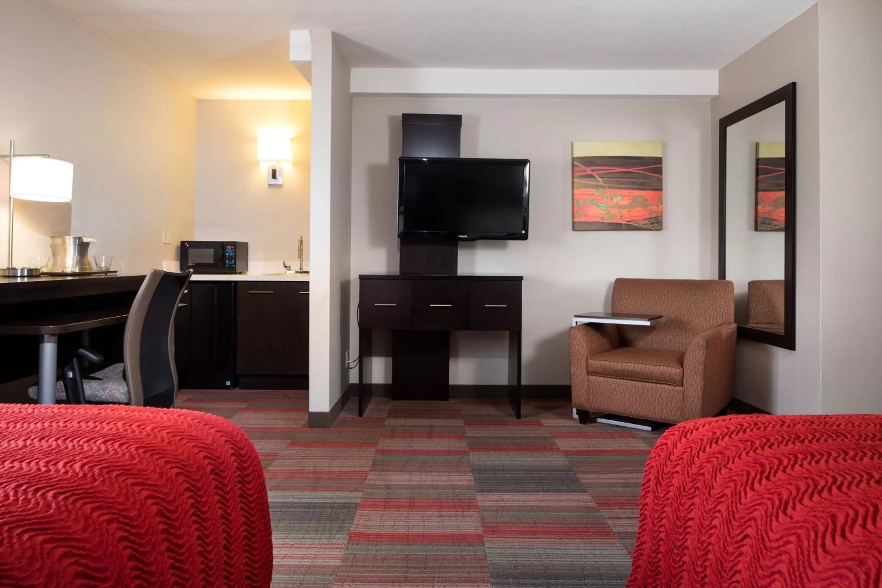 Photo of the whole room, TV/Entertainment Center in Holiday Inn Milwaukee Riverfront, an IHG Hotel