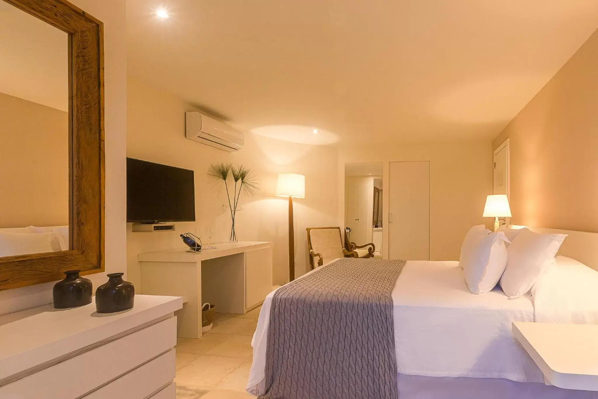 Bedroom, TV/Entertainment Center in Casas Brancas Boutique Hotel & Spa