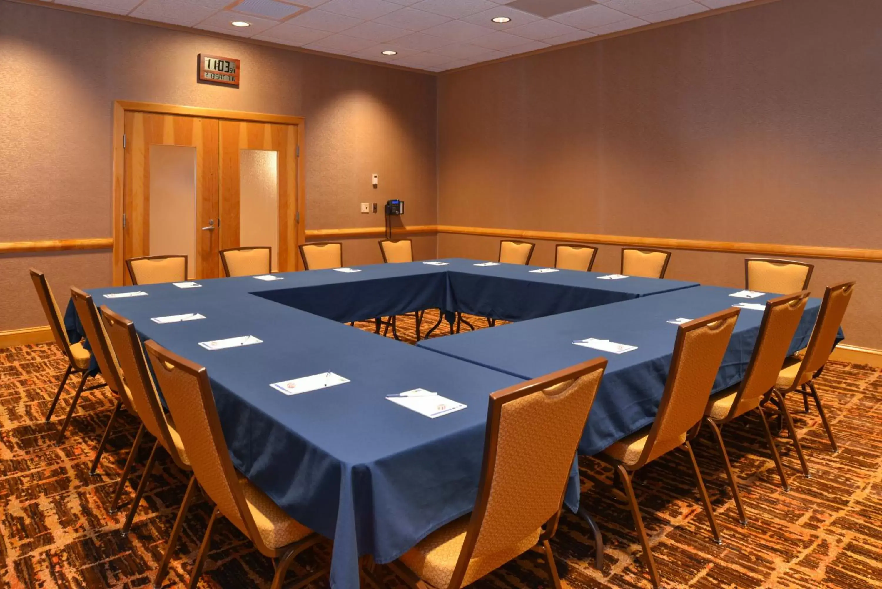 Meeting/conference room in Holiday Inn Express Breezewood, an IHG Hotel