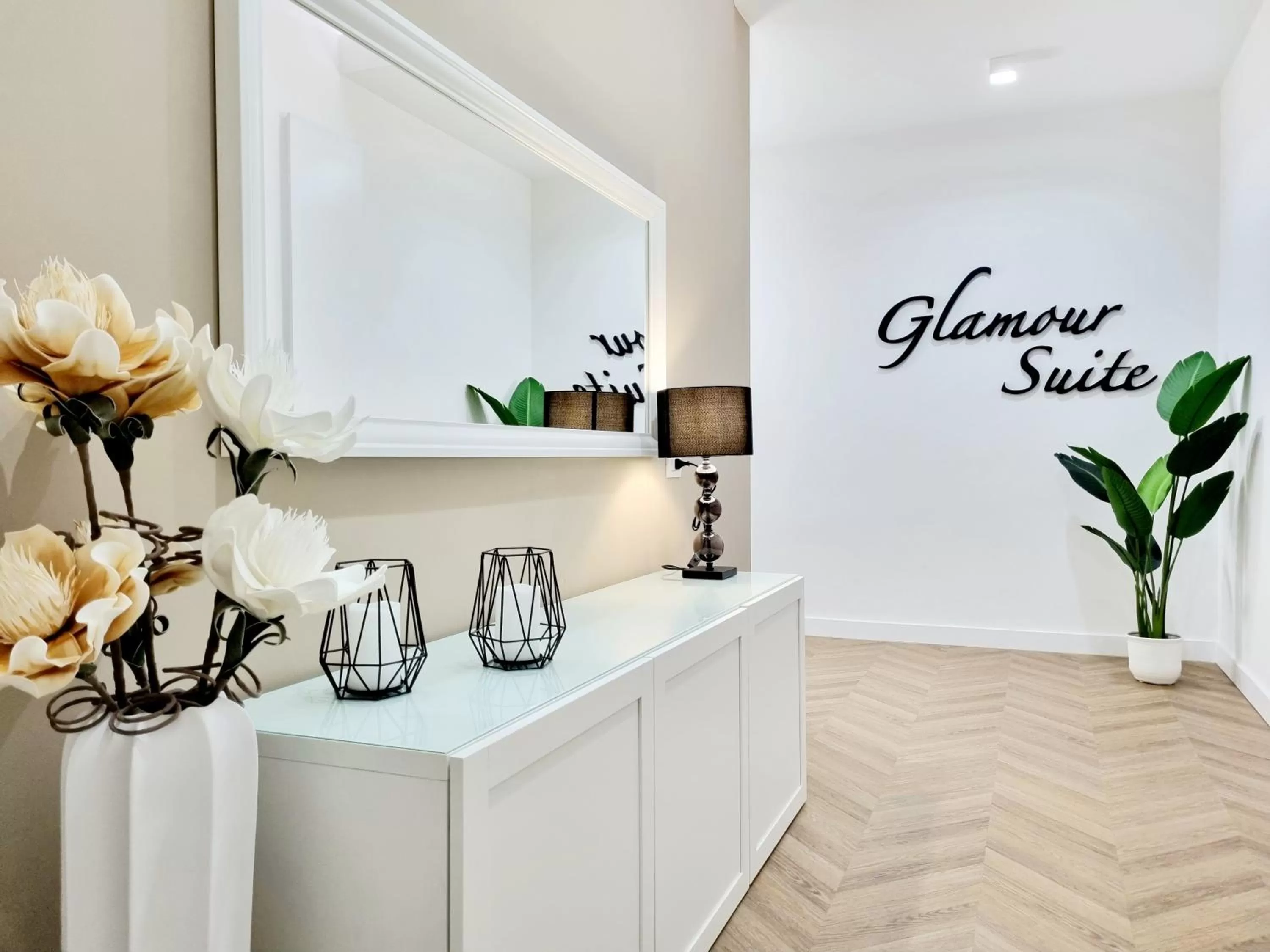 Property logo or sign in Glamour Suite Cagliari