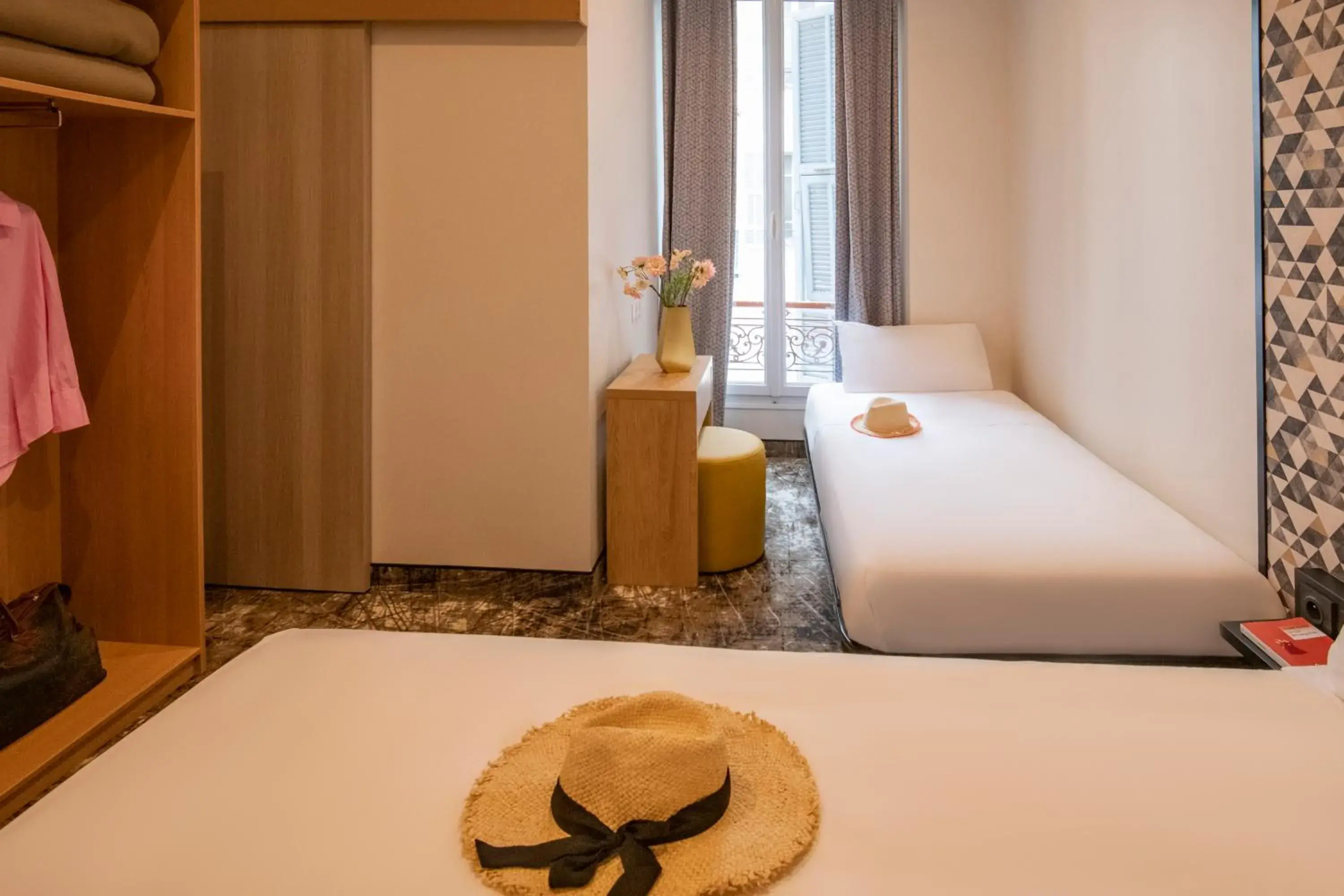 Bedroom, Bed in Hotel d'Ostende Bedroom, Bed in Hotel d'Ostende