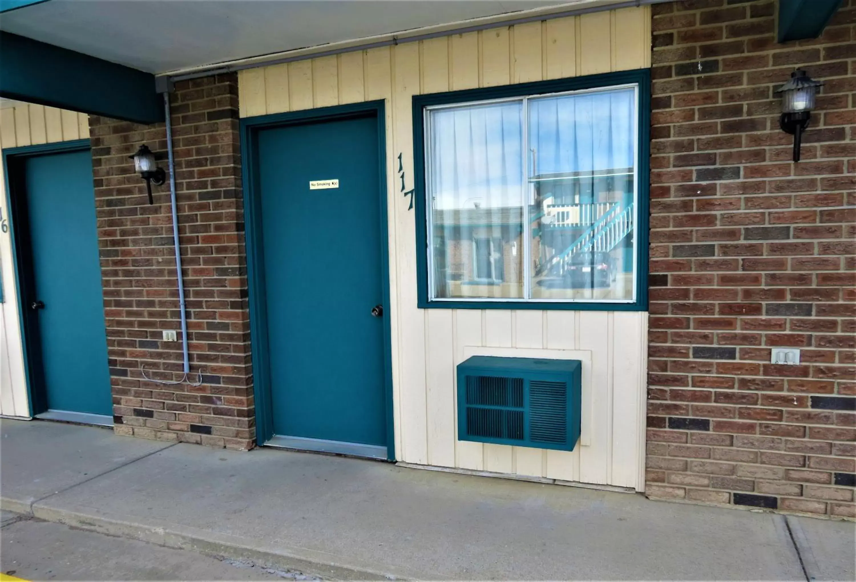 Facade/entrance in RANCHLAND Inn