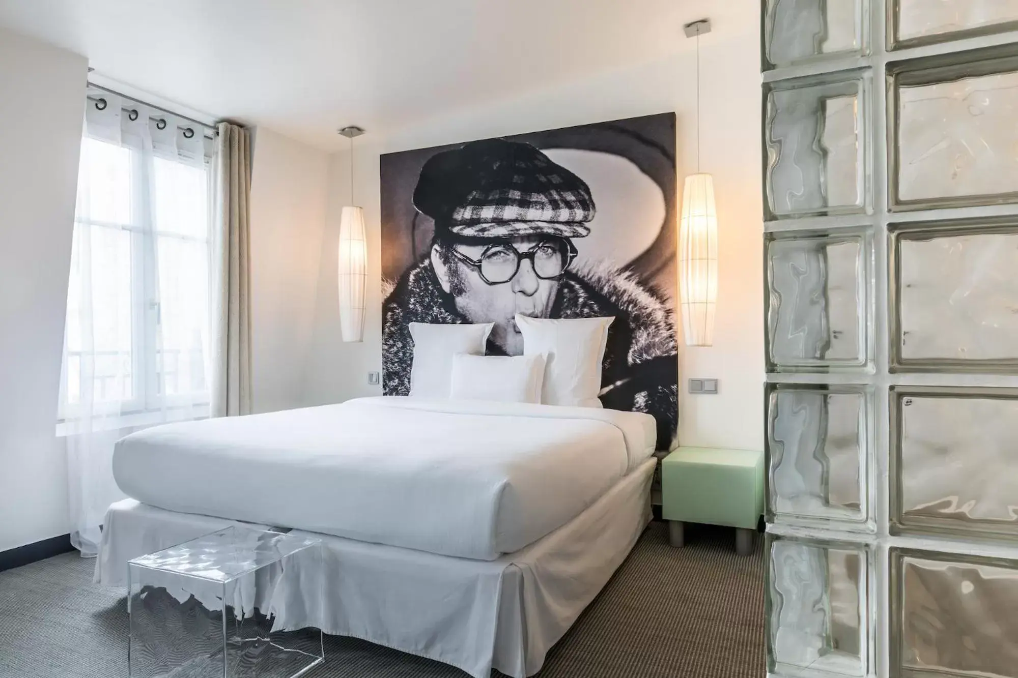 Bed in Kube Hotel Paris - Ice Bar