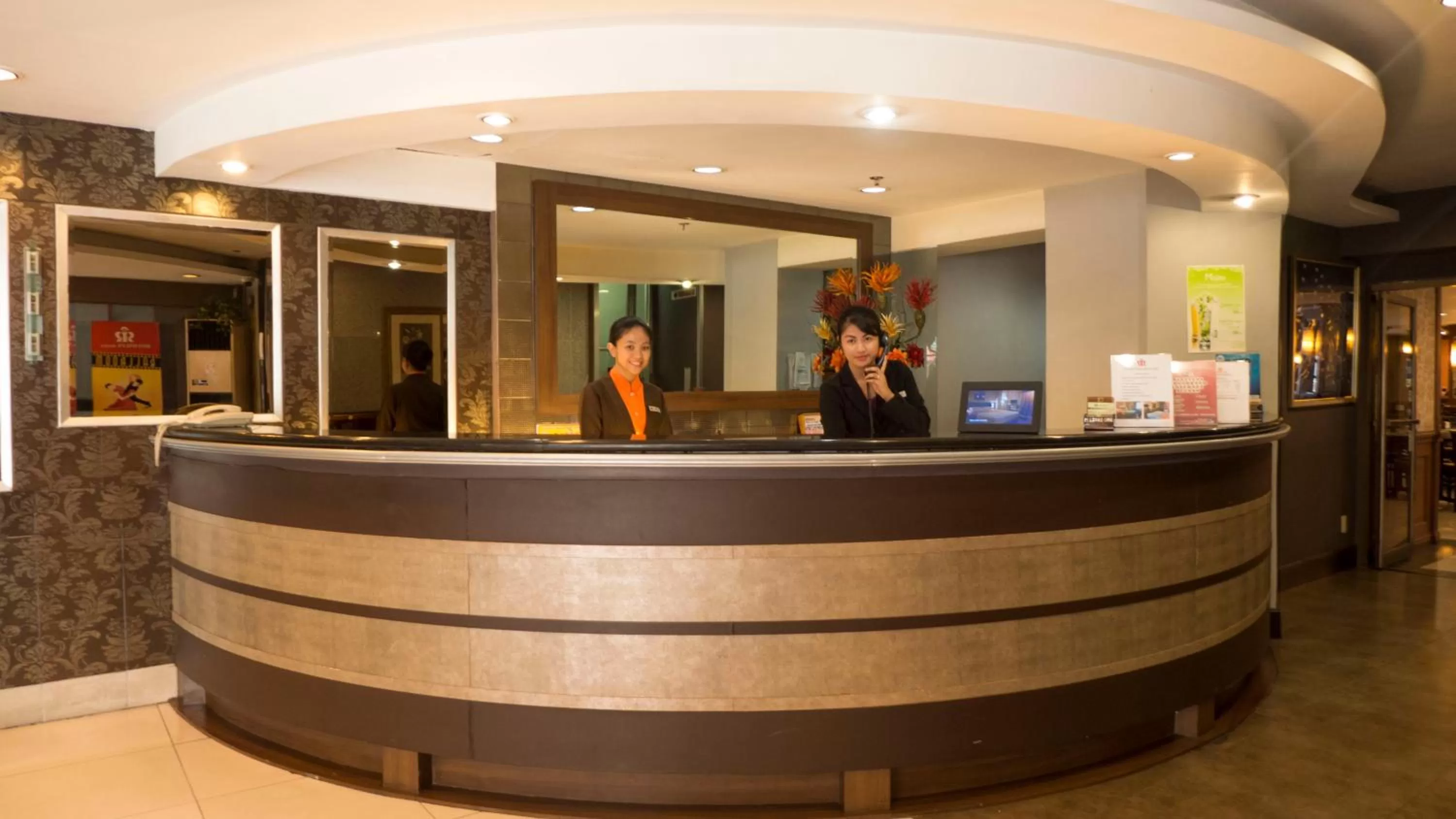 Lobby or reception in Rothman Hotel