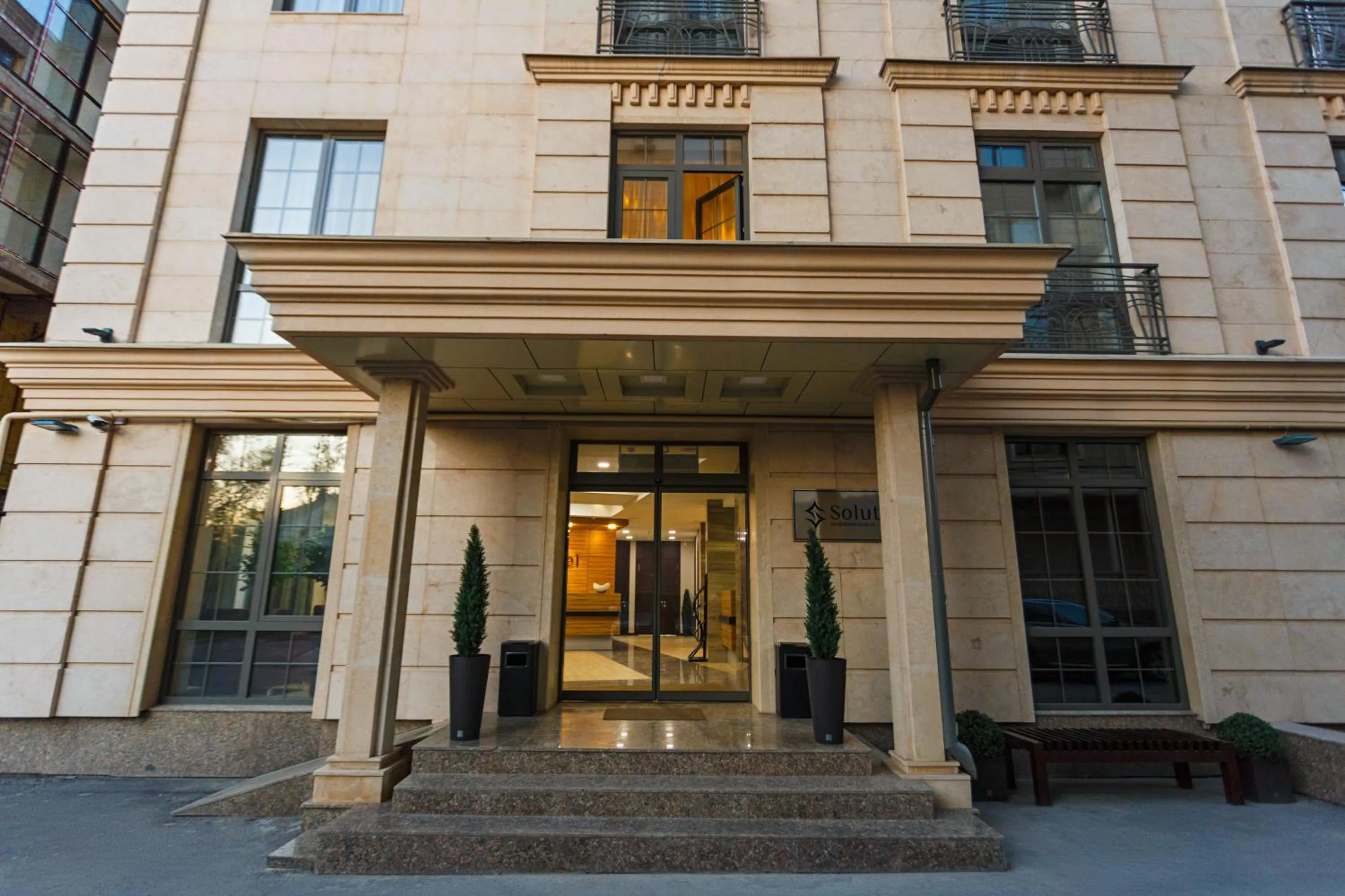 Facade/entrance in Solutel Hotel