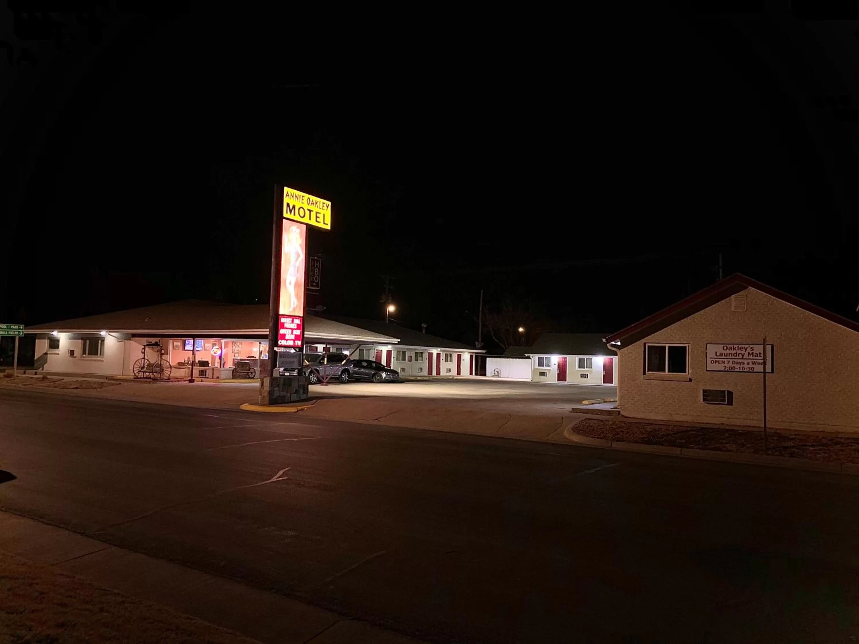 Annie Oakley Motel Oakley