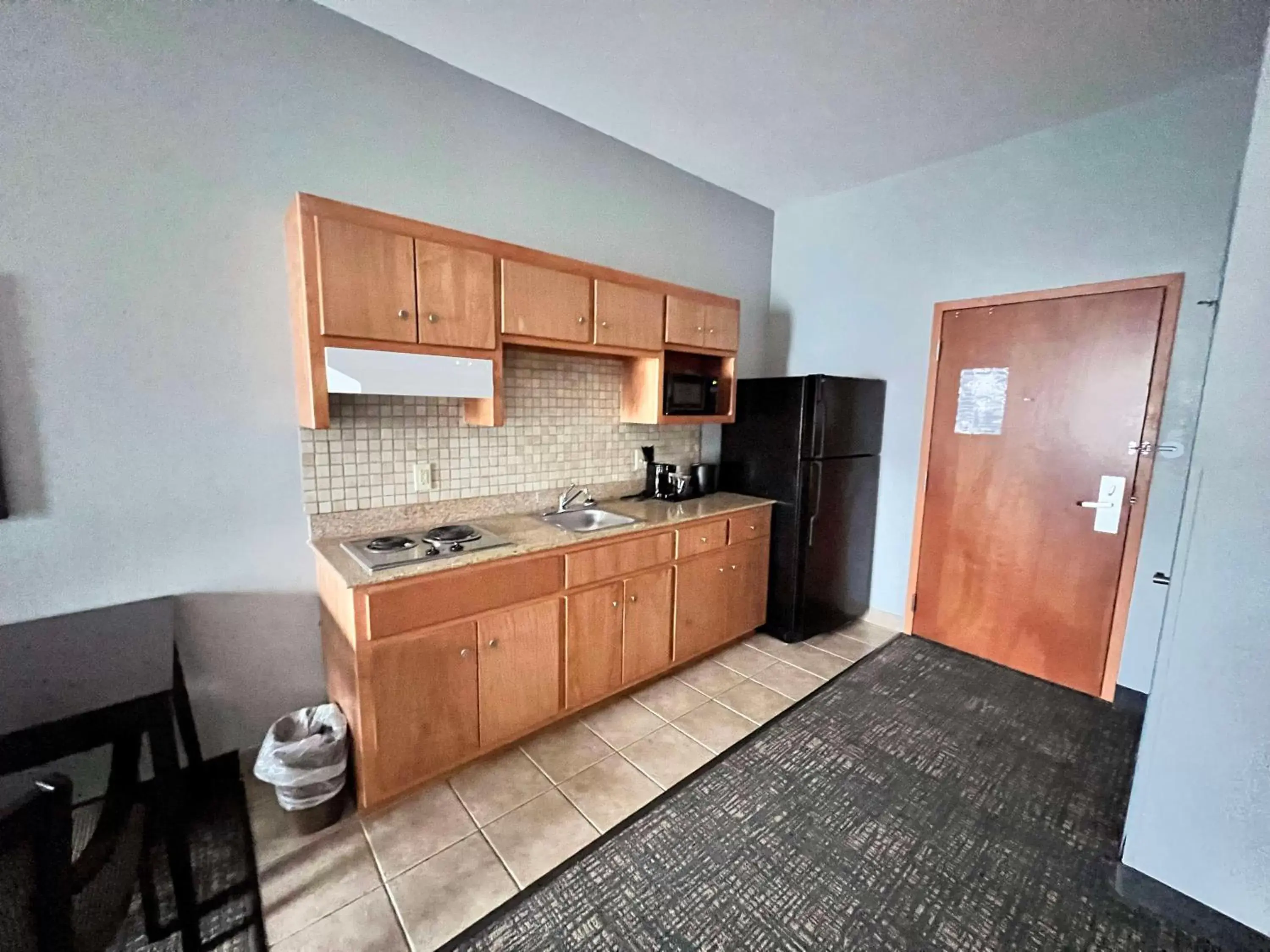 Kitchen or kitchenette, Kitchen/Kitchenette in Best Western Plus Glen Allen Inn