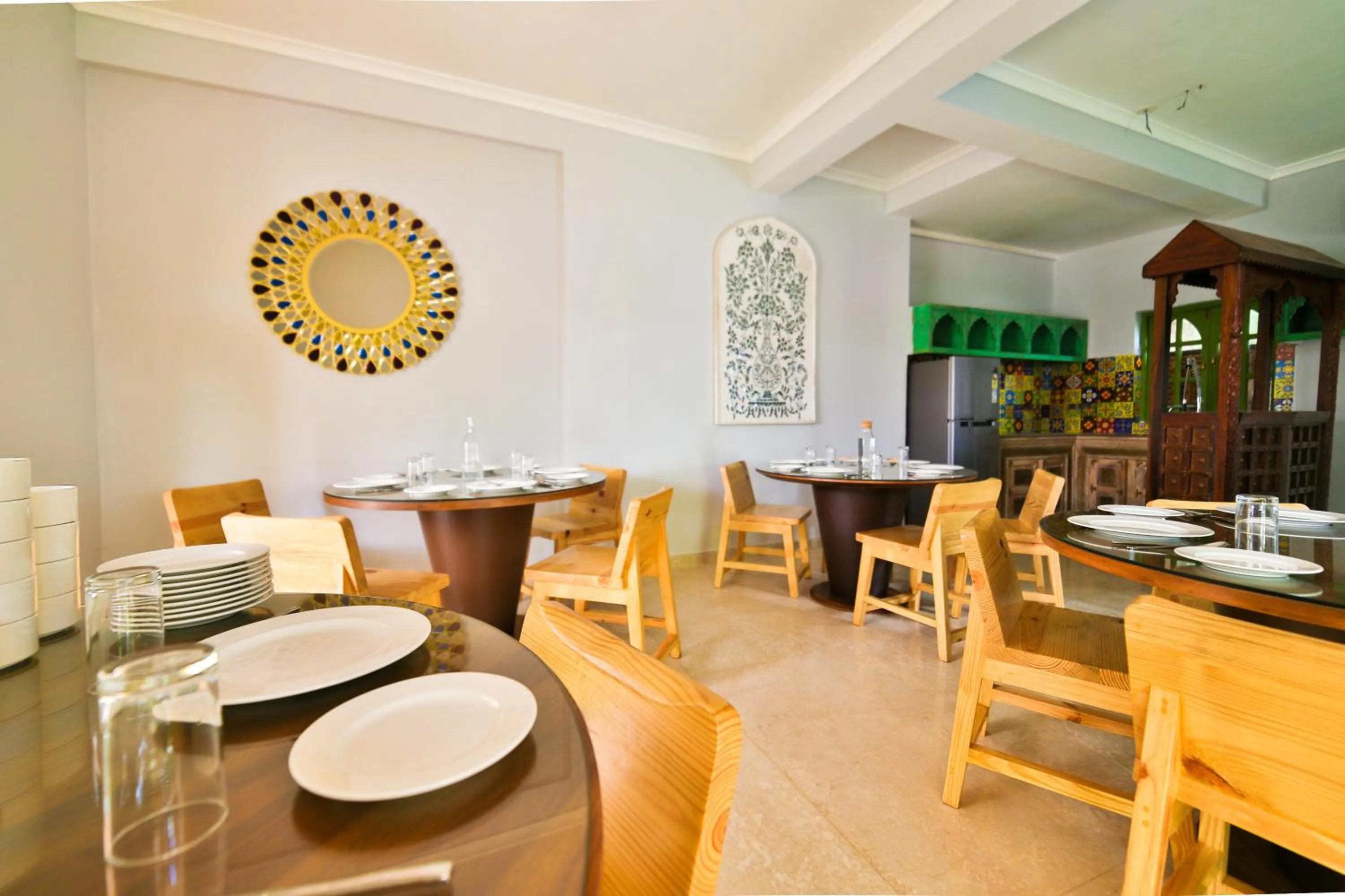 Restaurant/Places to Eat in Amour Resort