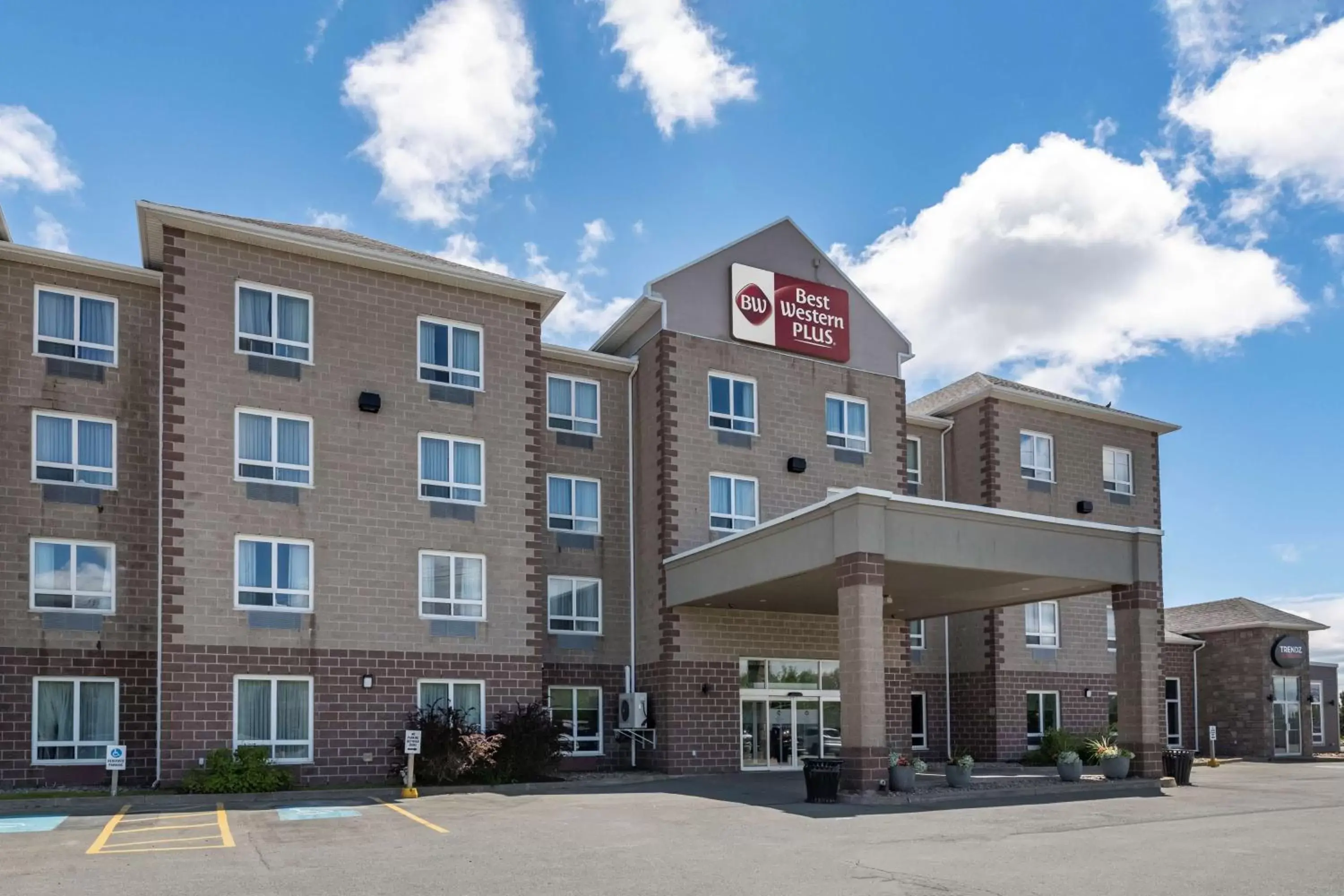 Property Building in Best Western Dartmouth Hotel & Suites