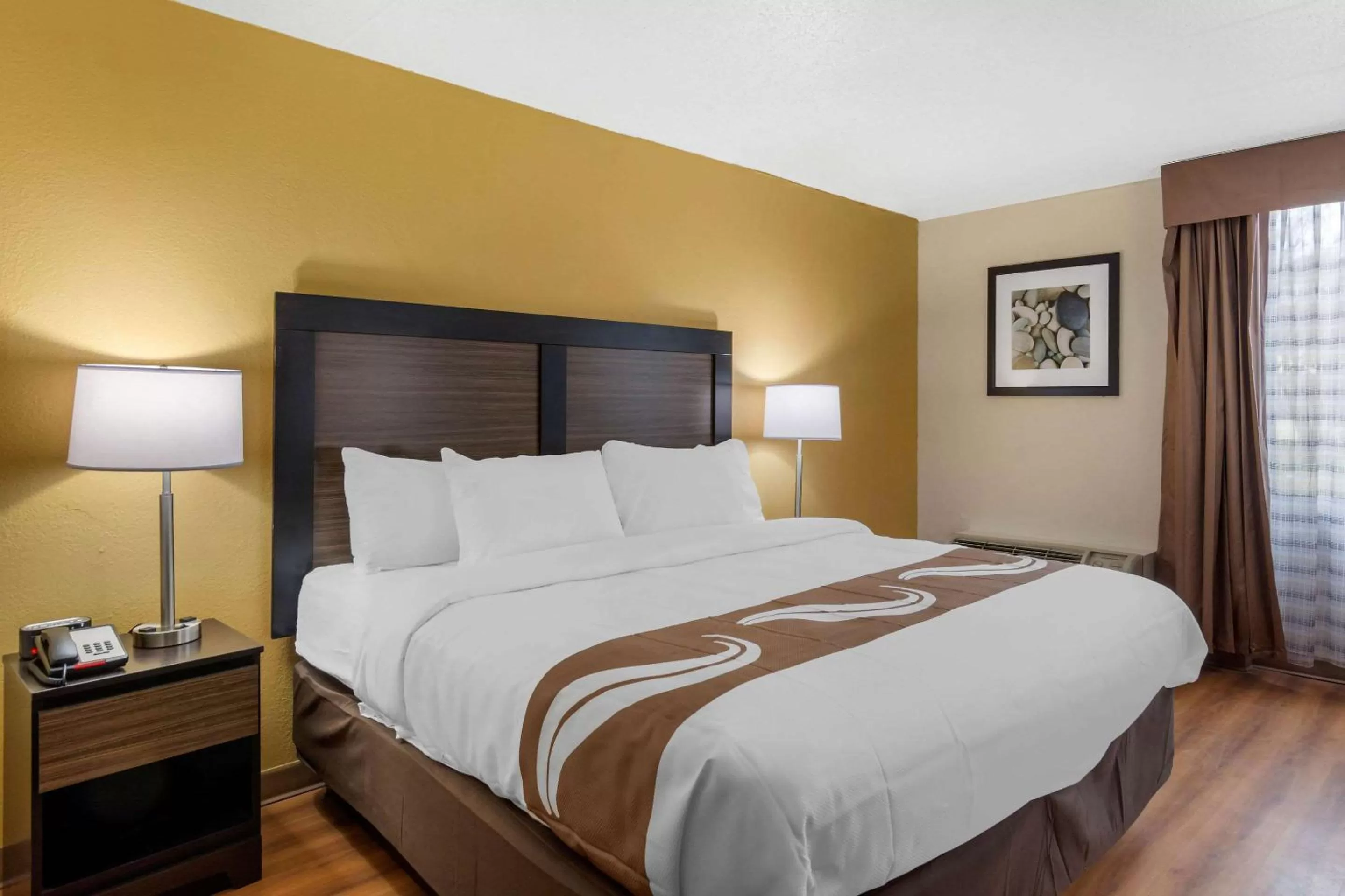 Photo of the whole room, Bed in Quality Inn & Suites