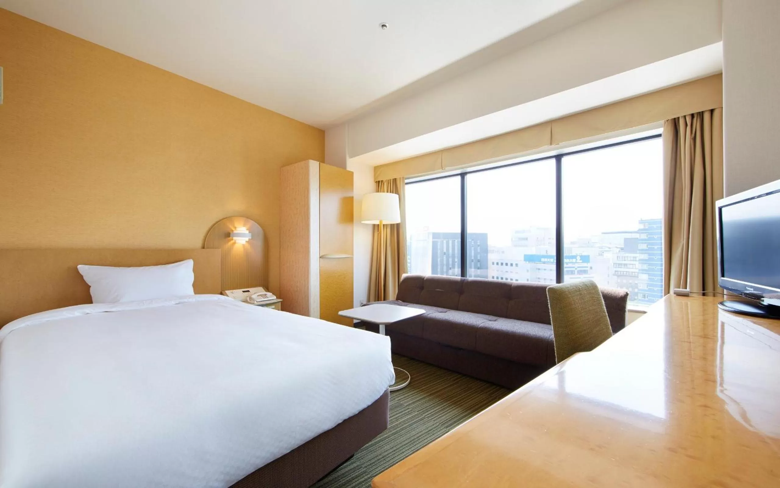 Photo of the whole room, Bed in Shin Yokohama Prince Hotel