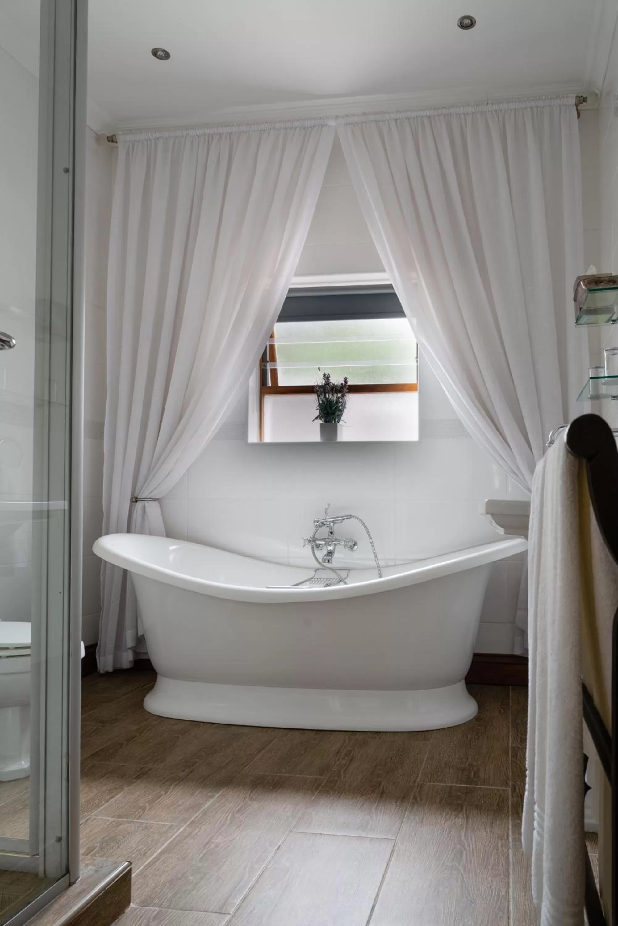 Bathroom, Bed in Issaquena Heights Boutique Hotel