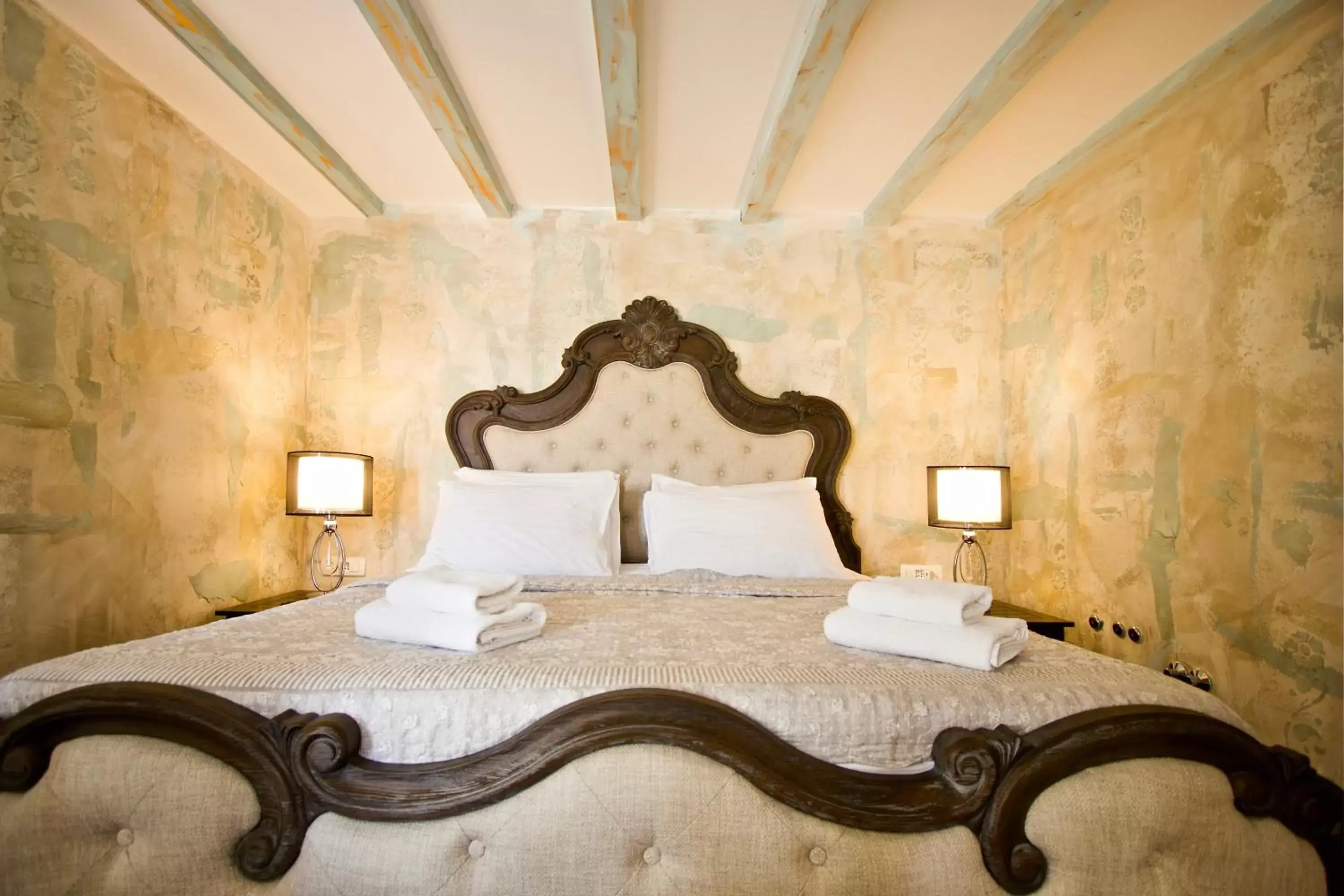 Bed in Plaza Marchi Old Town - MAG Quaint & Elegant Boutique Hotels
