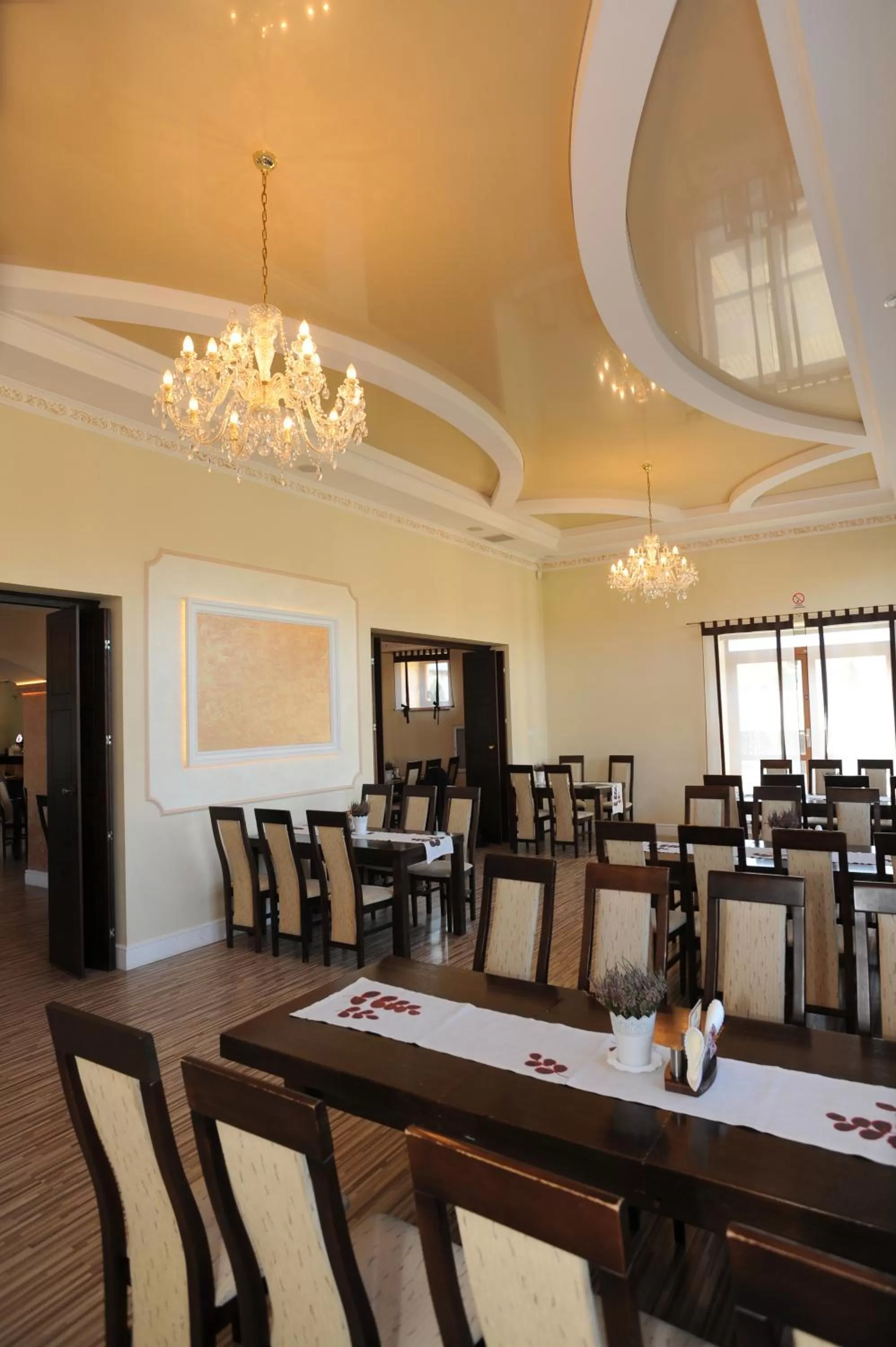 Restaurant/places to eat in Hotel Imperial