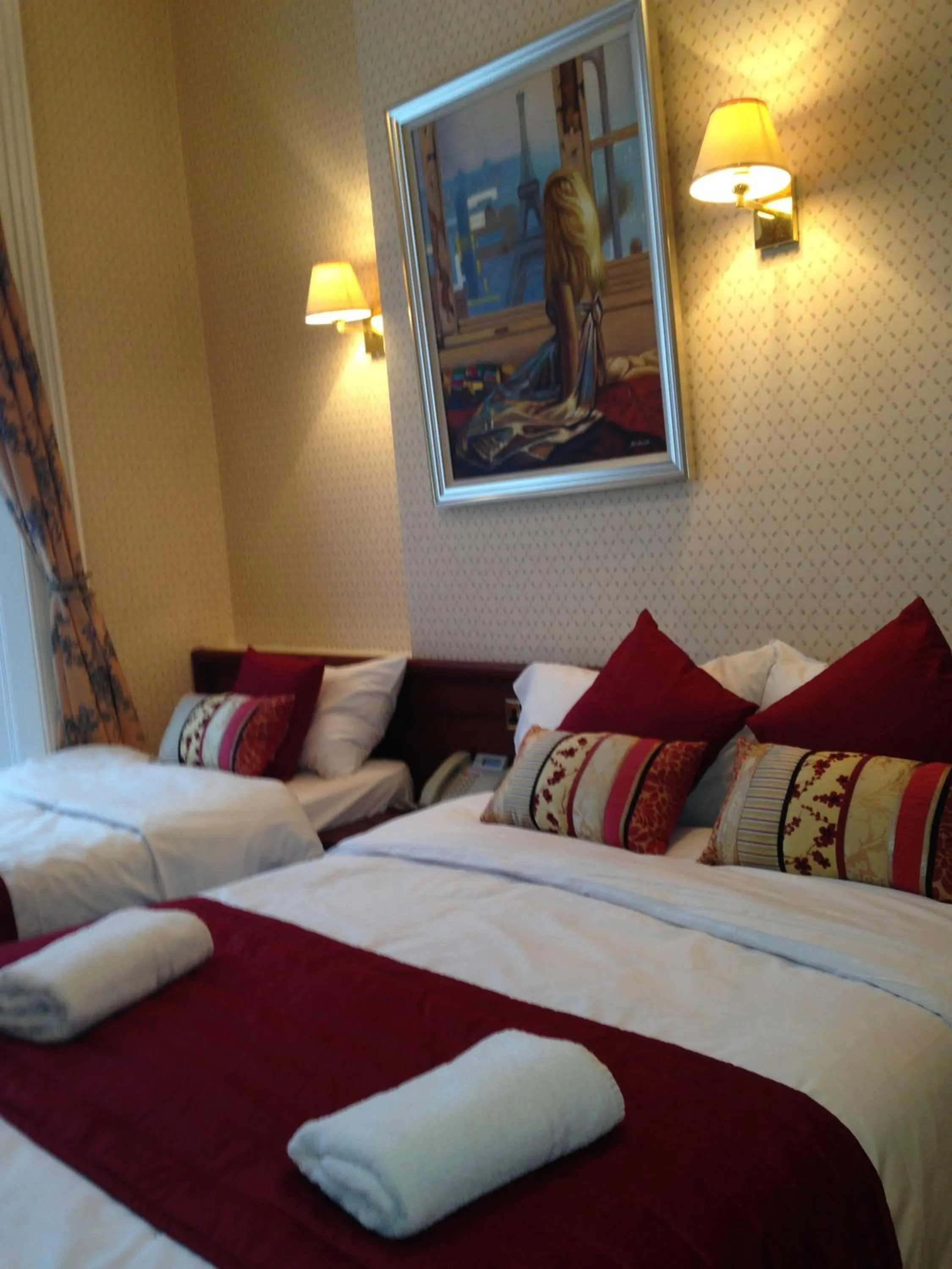 Bed in Avon Hotel