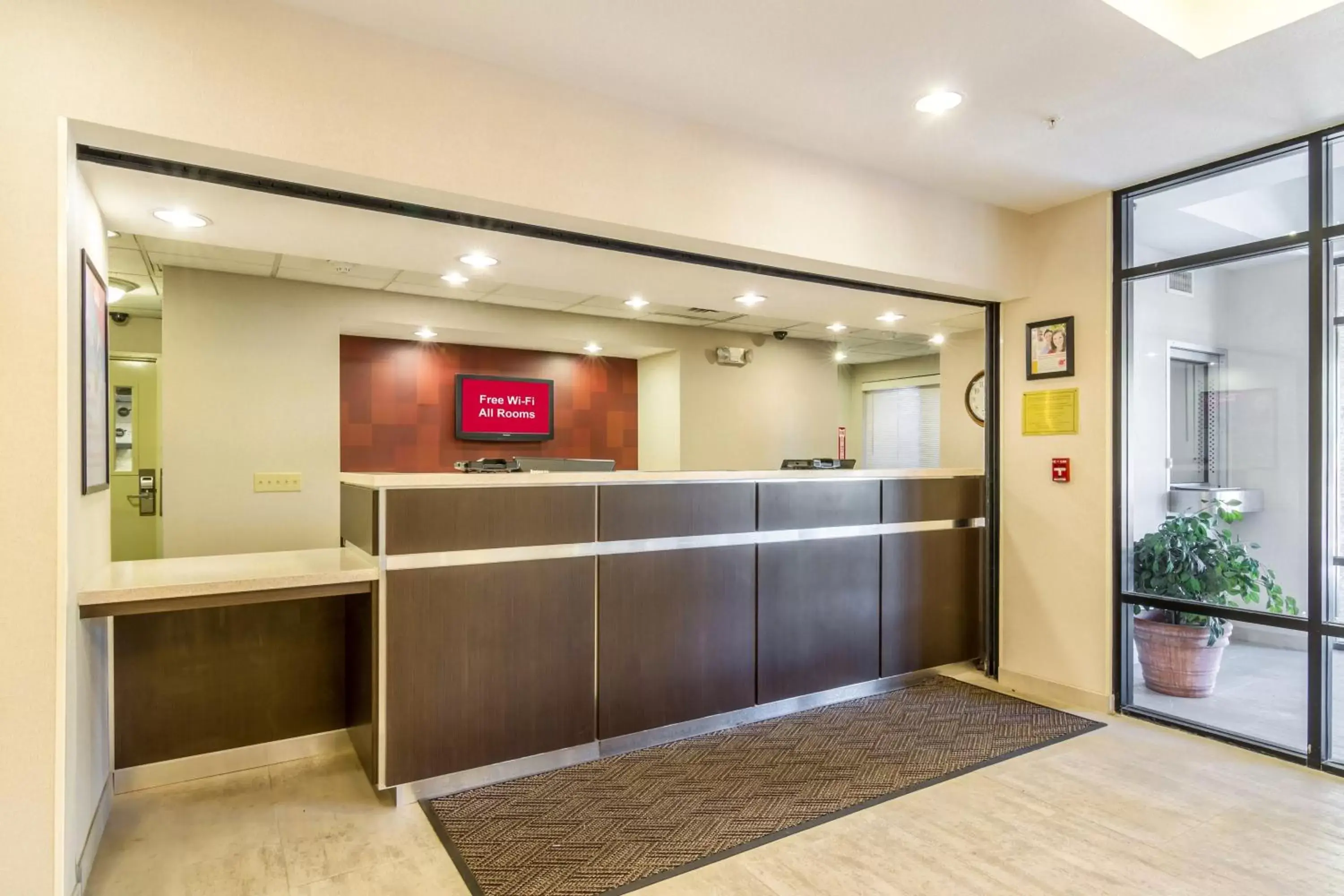 Lobby or reception in Red Roof Inn PLUS+ Tempe - Phoenix Airport Lobby or reception in Red Roof Inn PLUS+ Tempe - Phoenix Airport