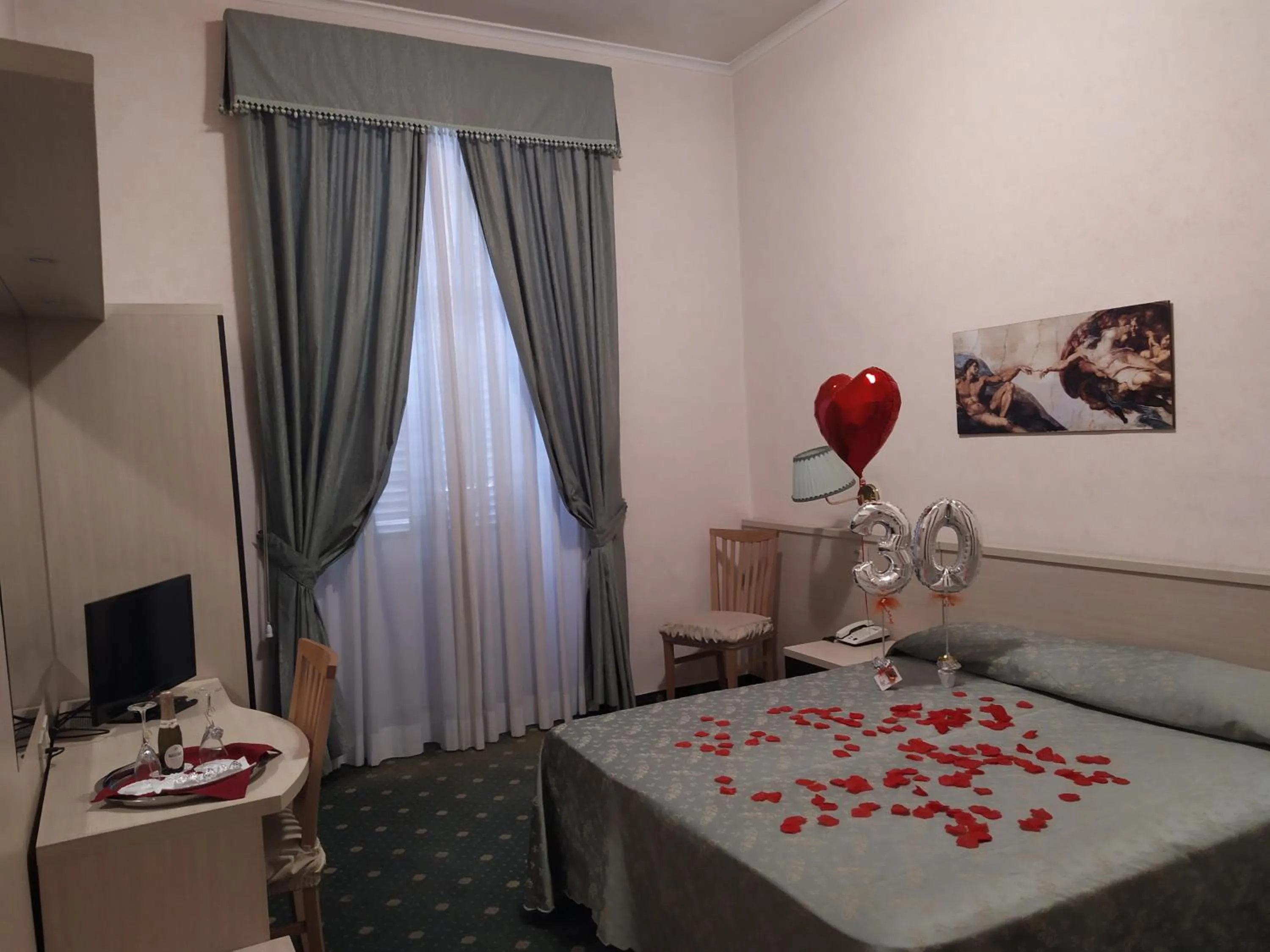 Bedroom, Bed in Hotel Priscilla