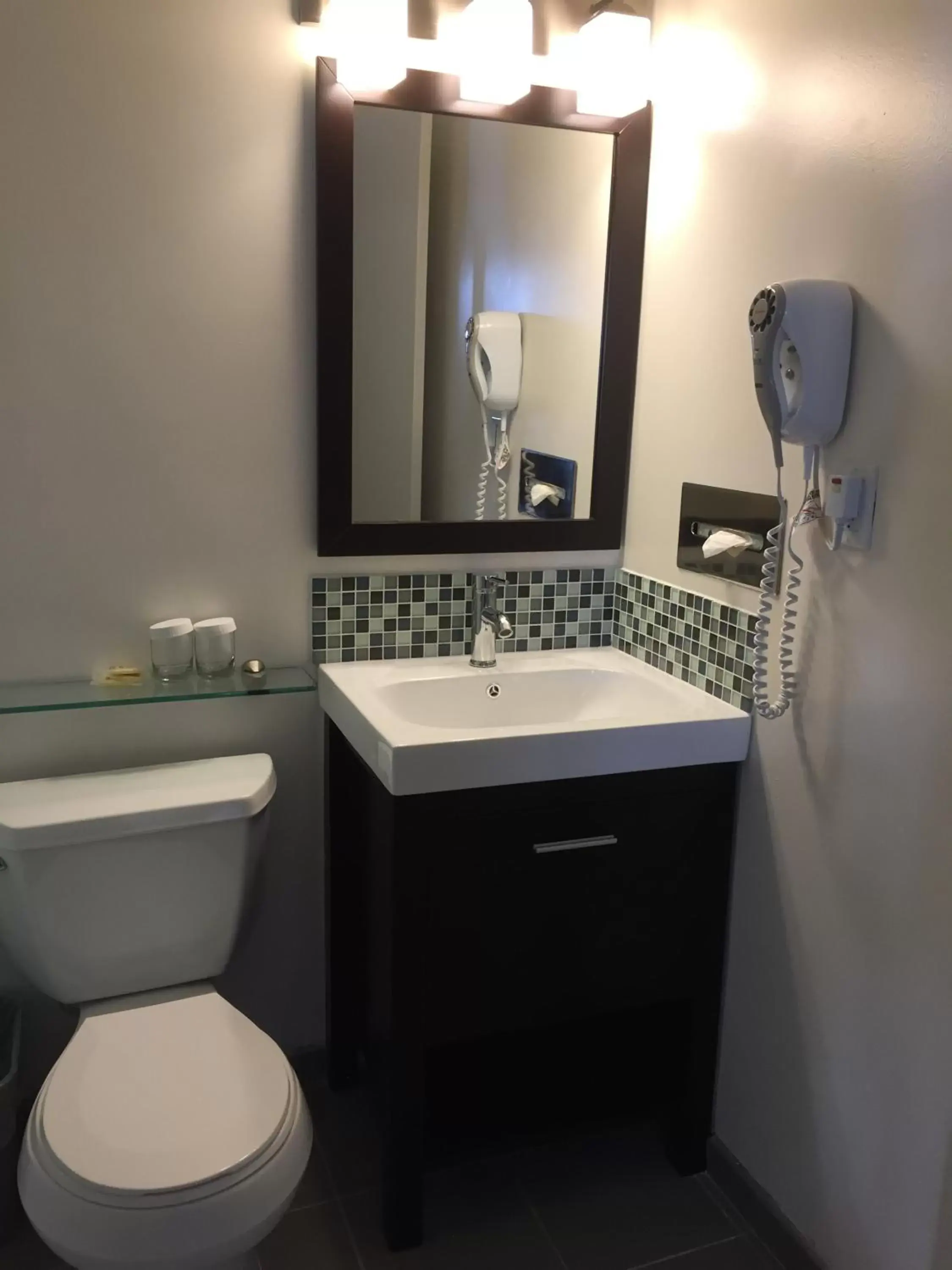 Bathroom in Grant Plaza Hotel