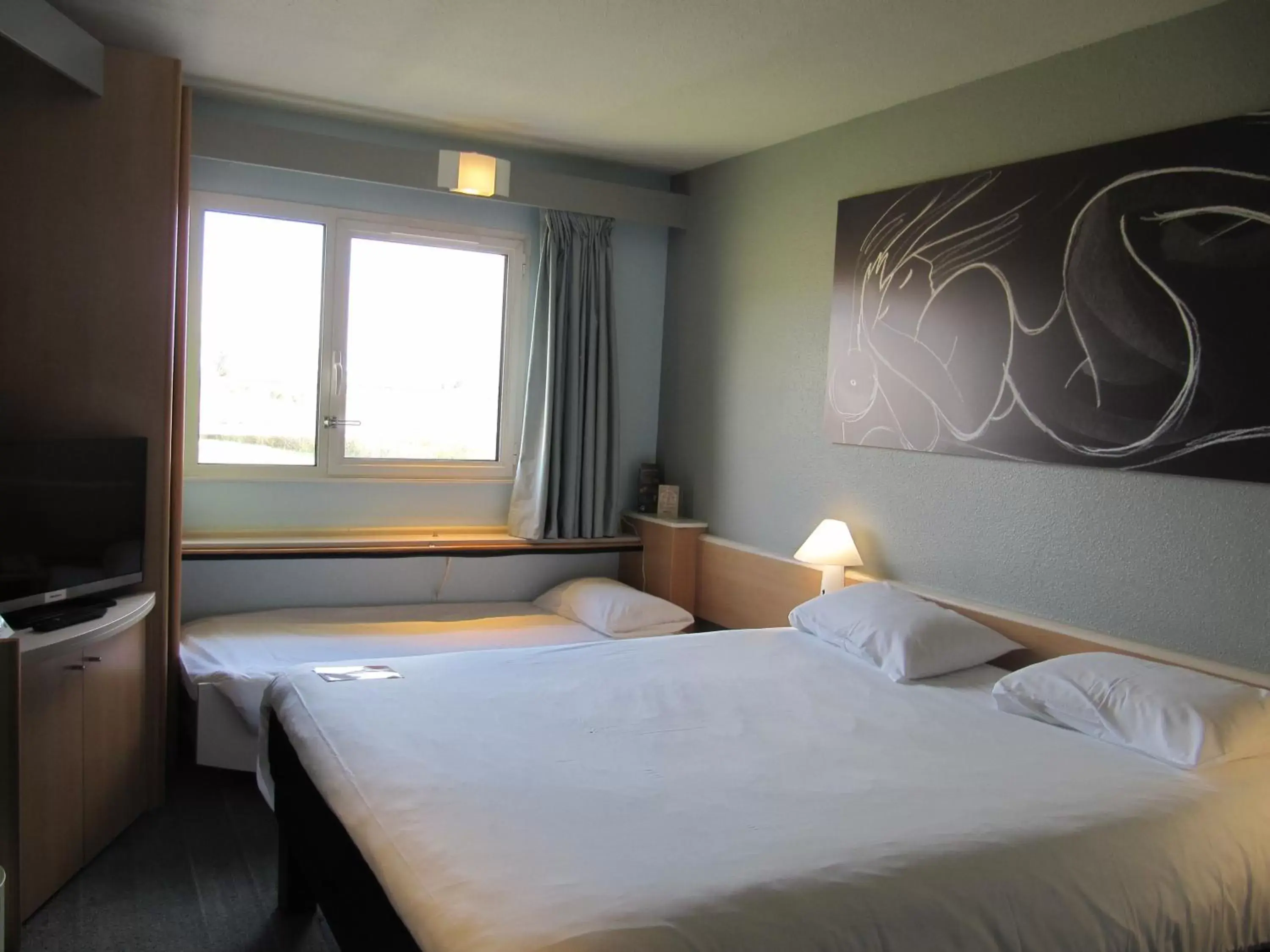 Bed, Room Photo in Hôtel ibis Pontivy