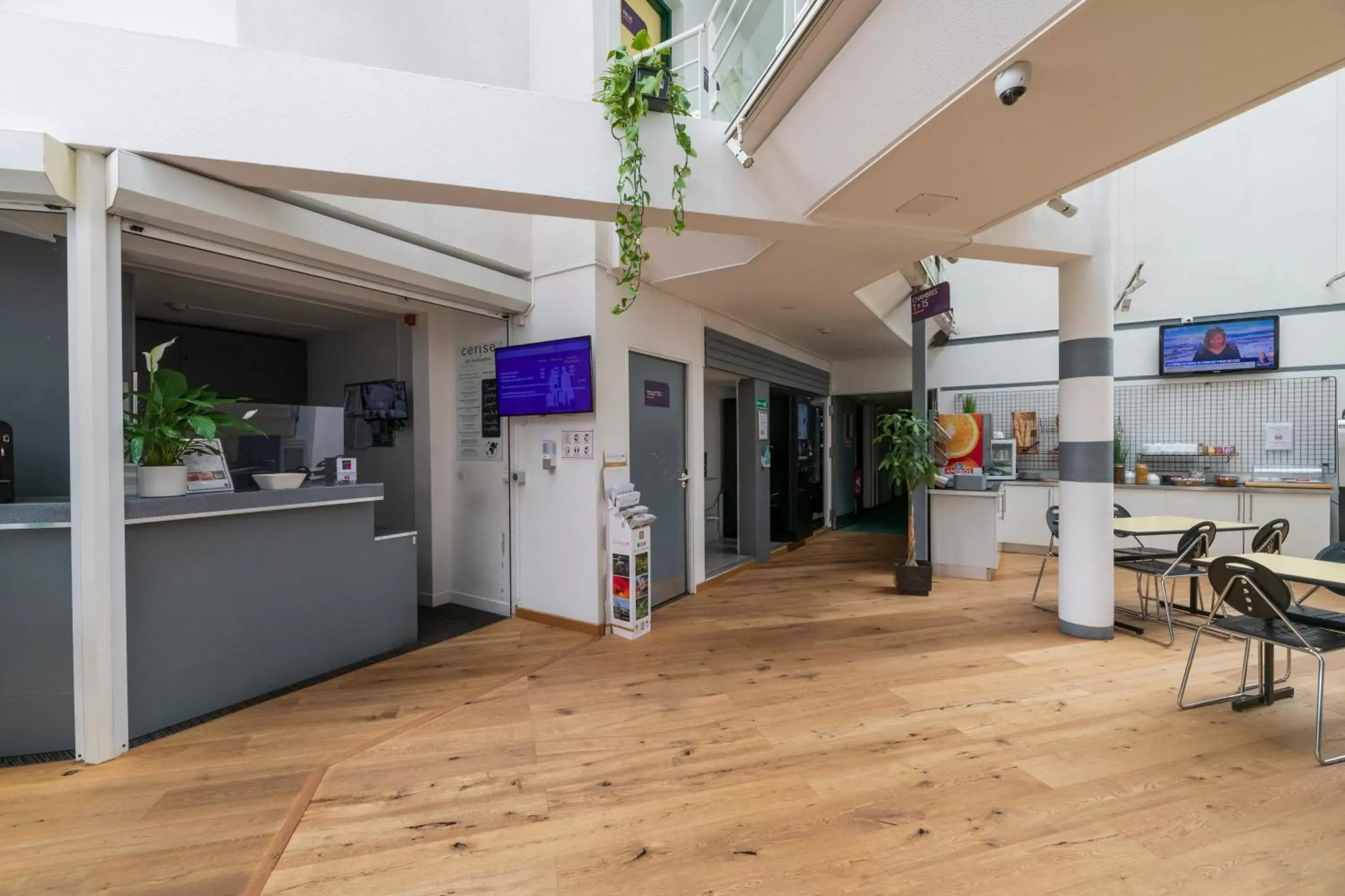 Lobby or reception, Lobby/Reception in Hôtel Cerise Auxerre