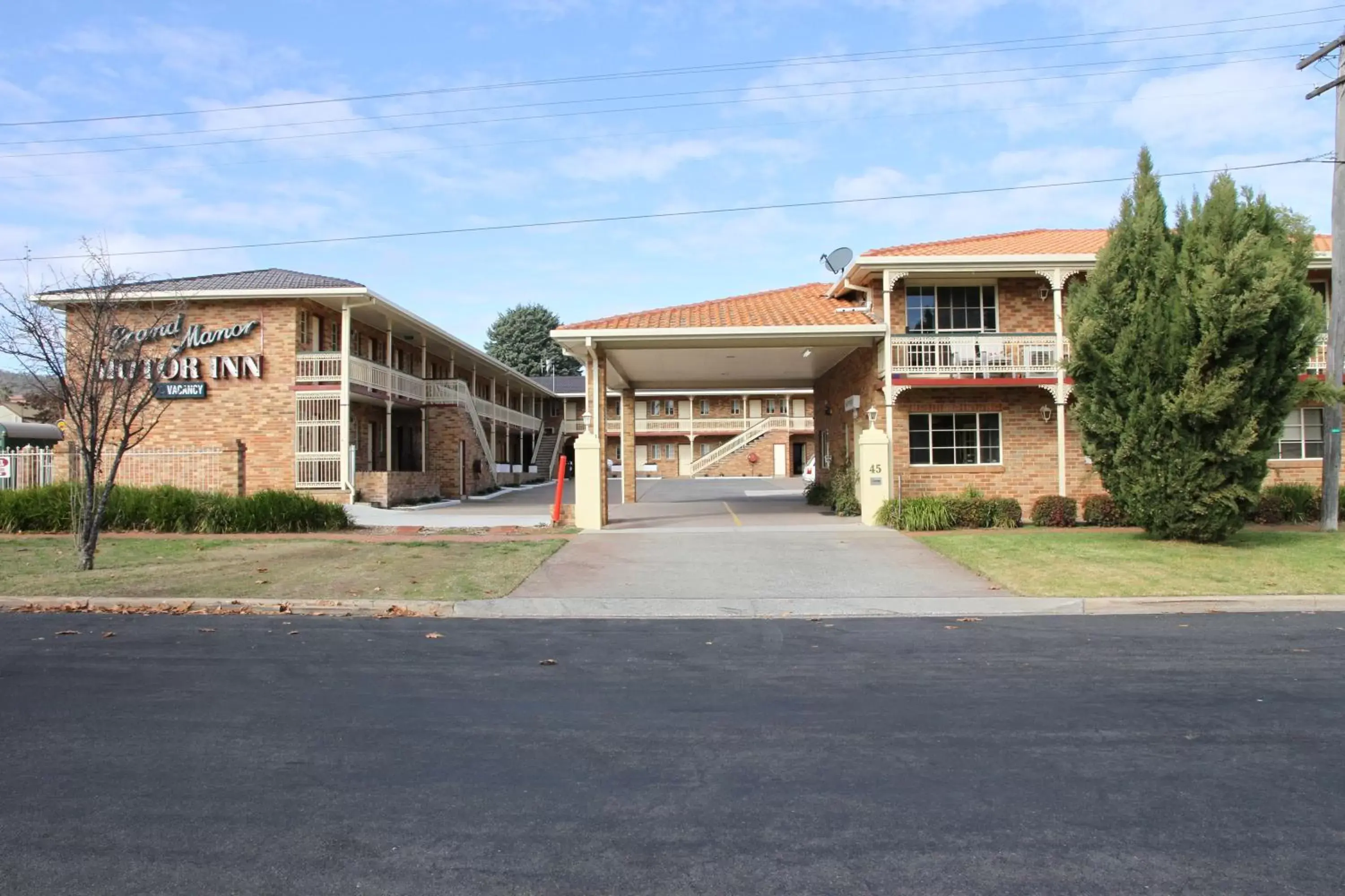 Breakfast, Property Building in Grand Manor Motor Inn