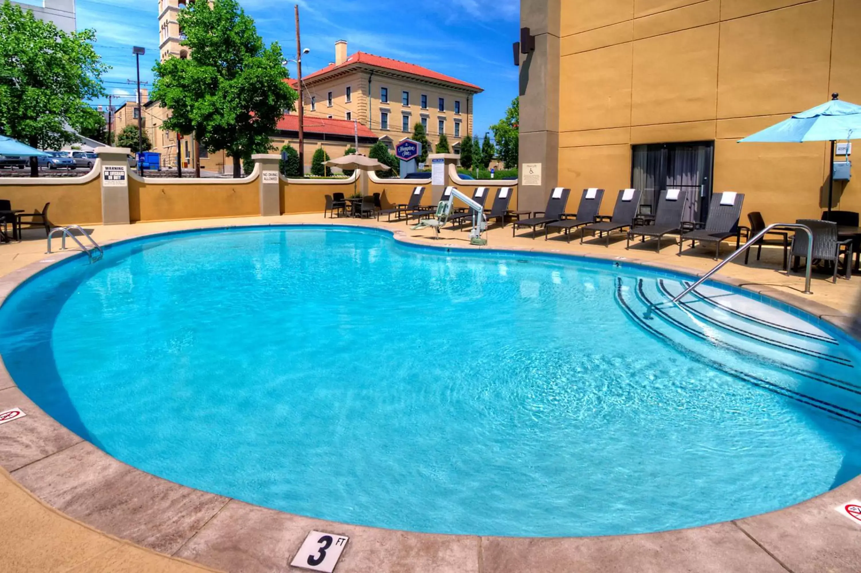 Pool view, Swimming Pool in Hampton Inn Nashville / Vanderbilt