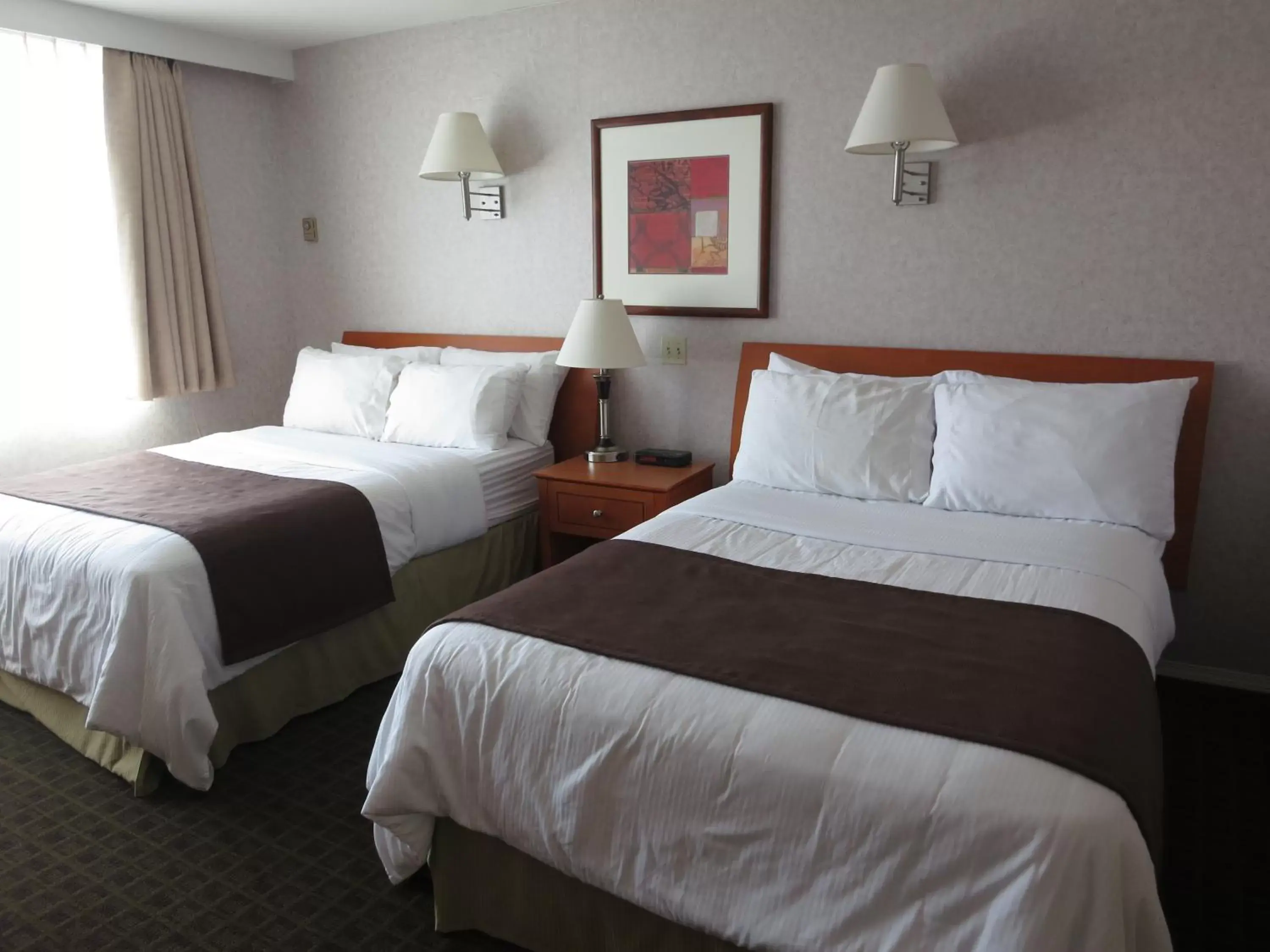Bed in SureStay Hotel by Best Western North Vancouver Capilano