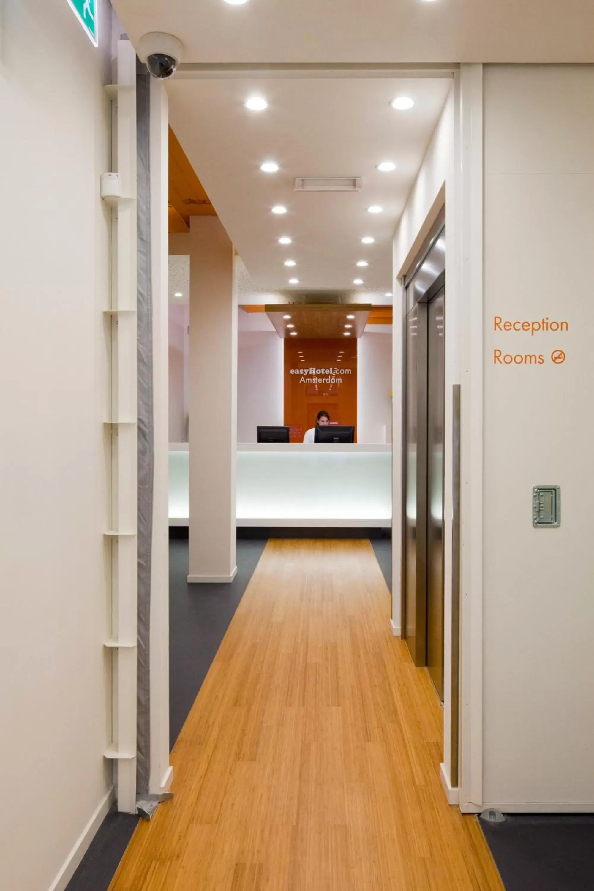 Lobby or reception in easyHotel Amsterdam City Centre South