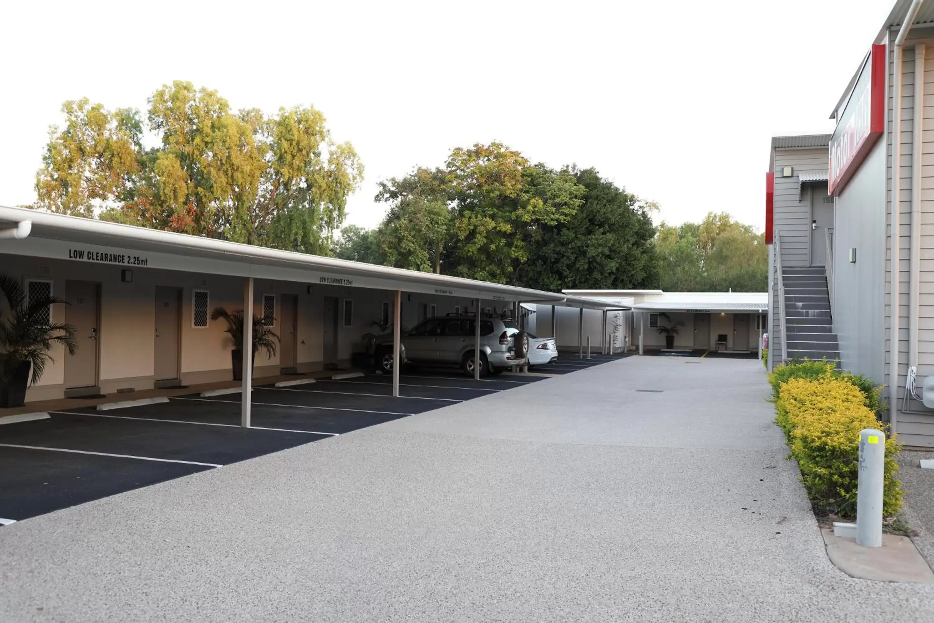 Parking, Property Building in Route 66 Motor Inn