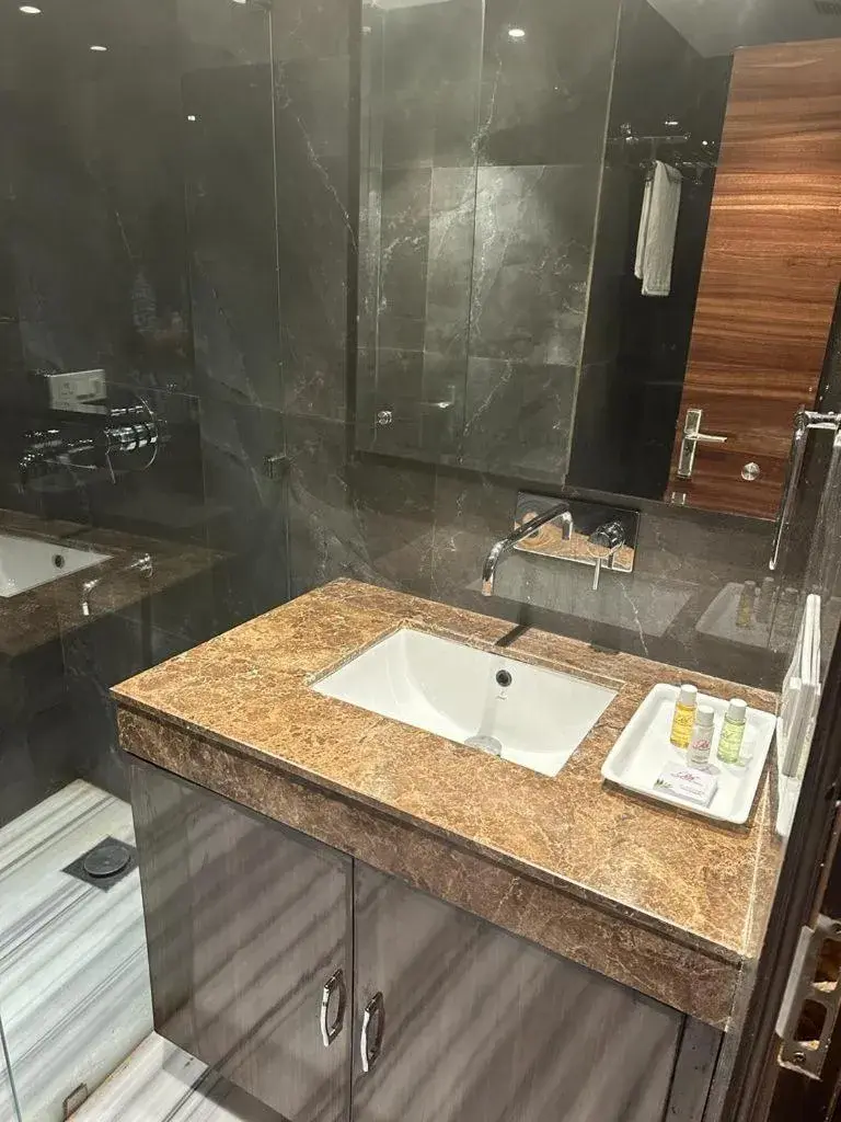 Bathroom in Hotel Ramhan Palace