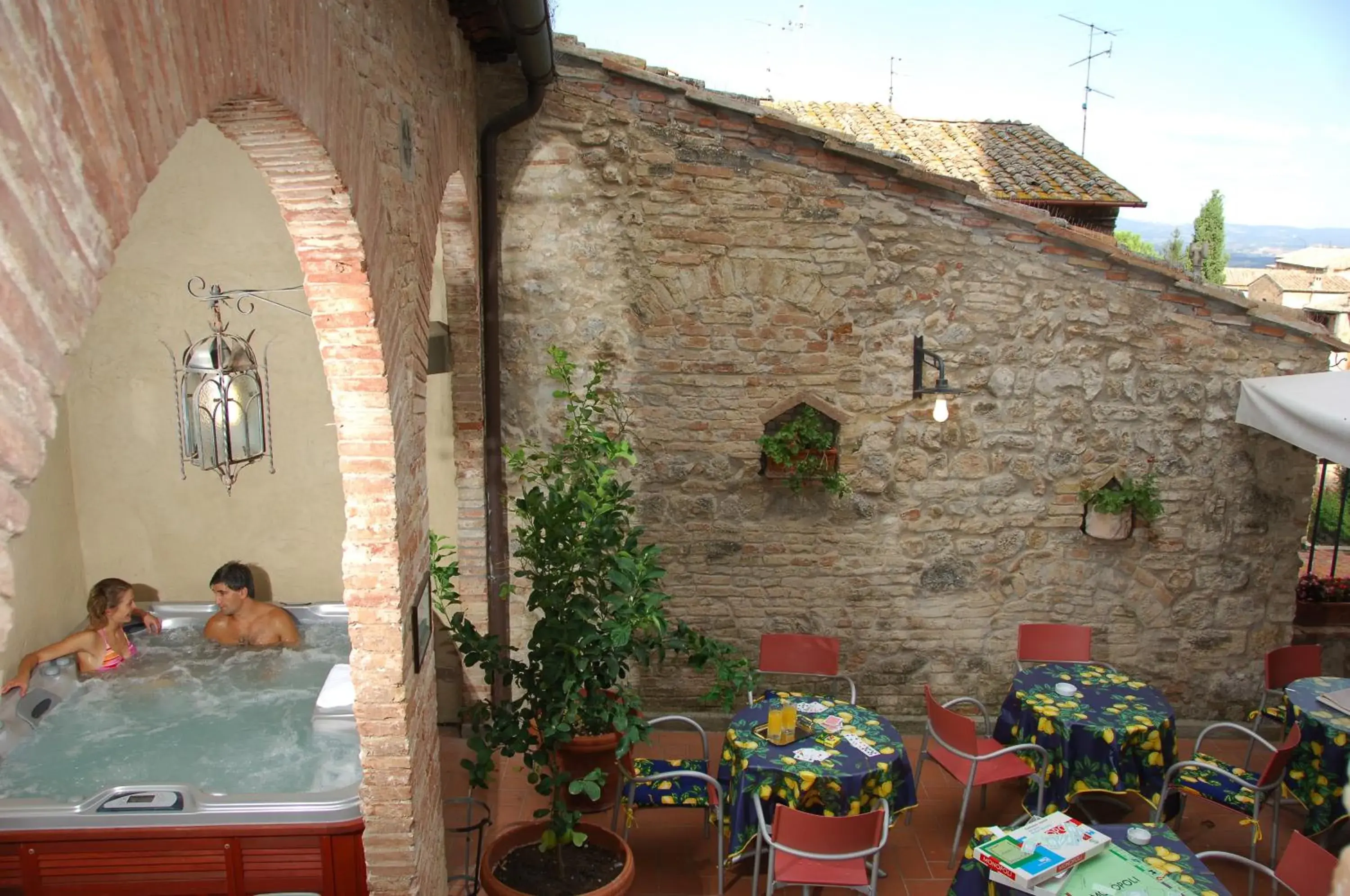 Patio in Leon Bianco