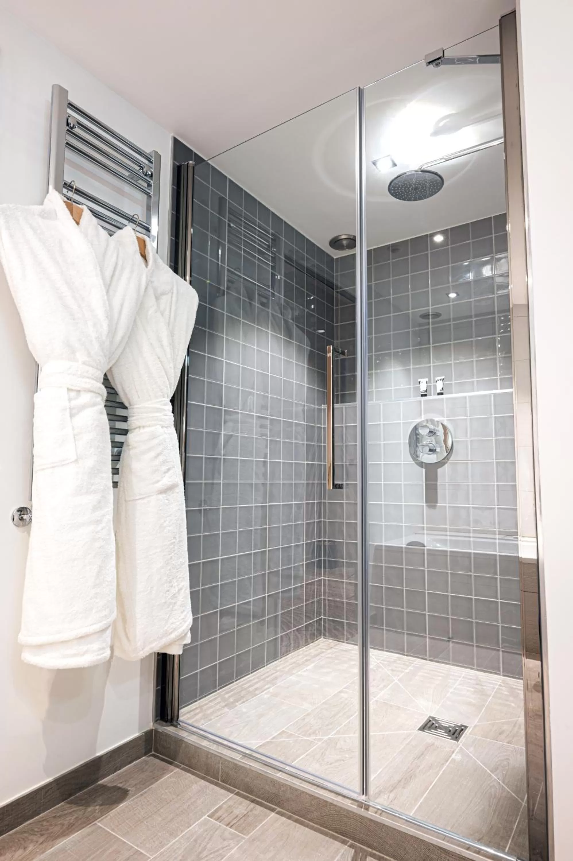 Shower in Hôtel VoulezVous by Les Etincelles