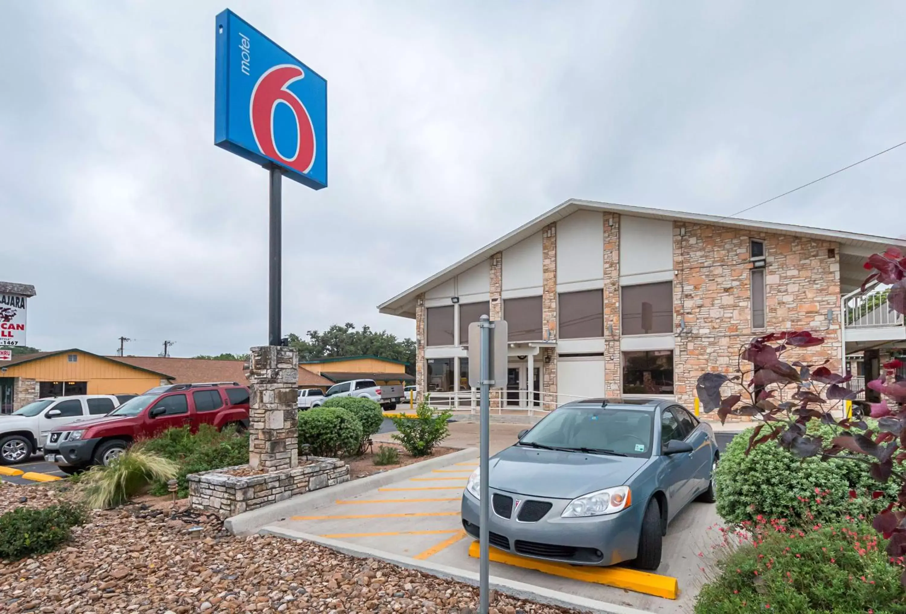Property Building in Motel 6-Boerne, TX