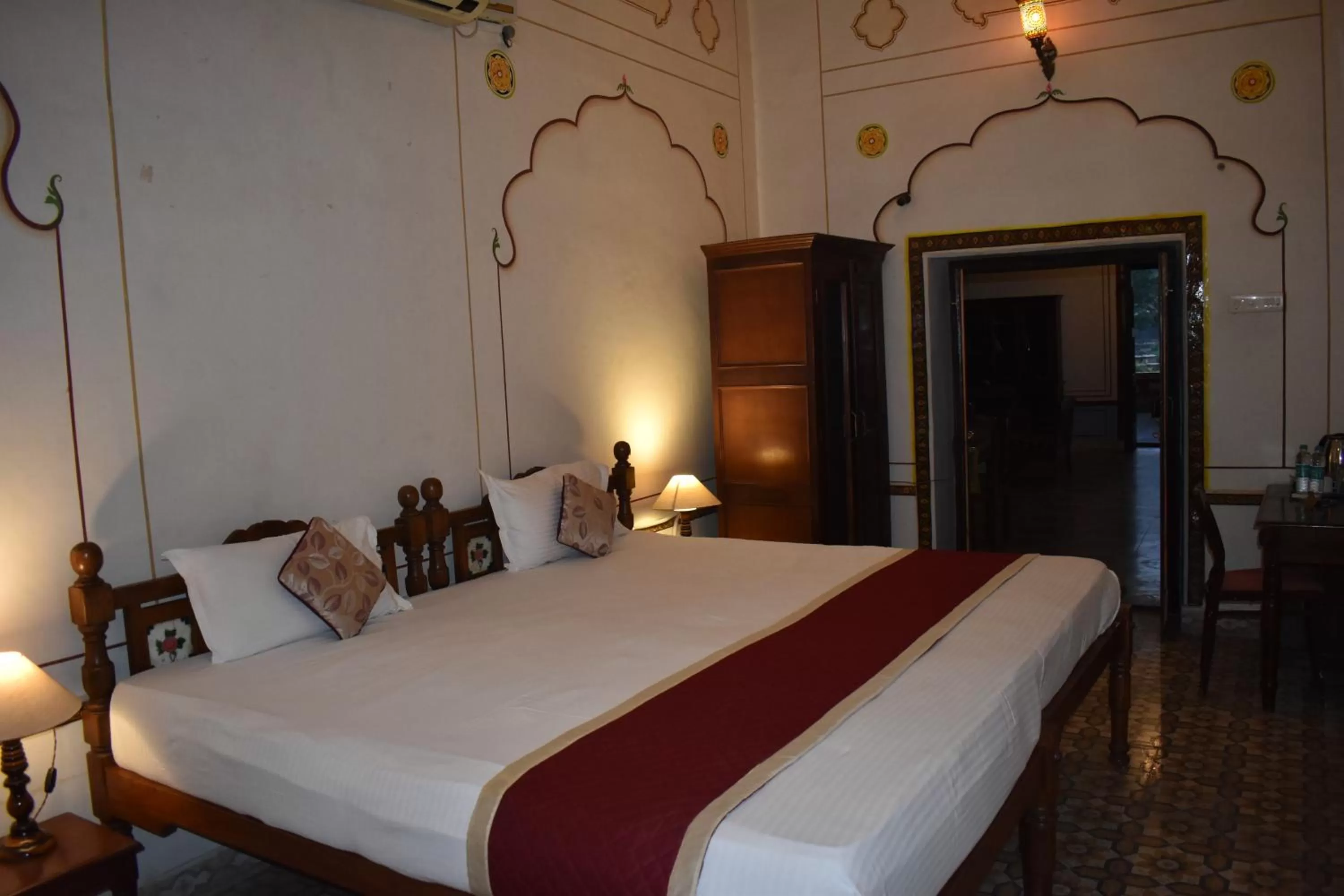 Bed in Hotel Nawal Sagar Palace - Bundi