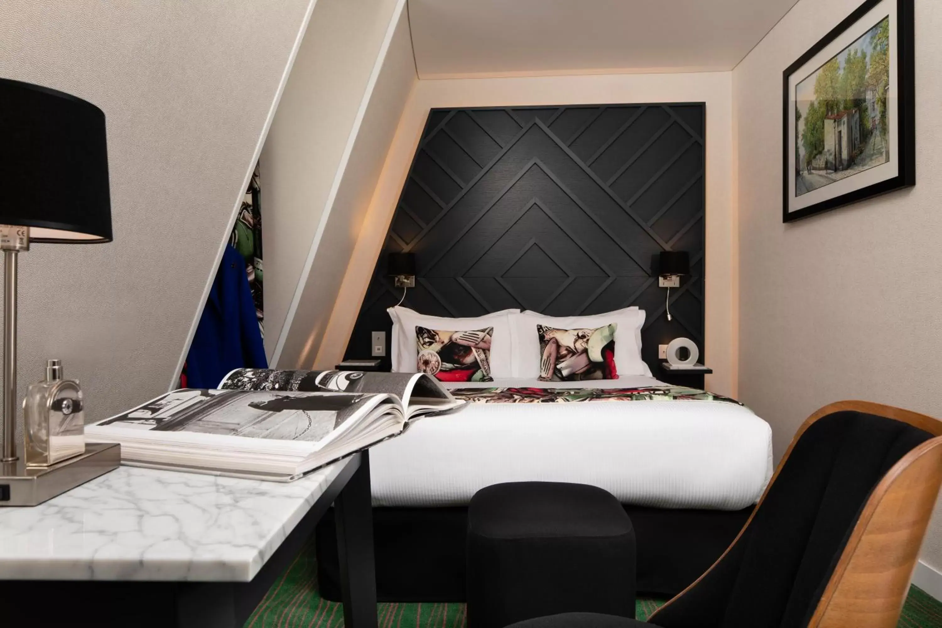 Bedroom in Hôtel des Arts Montmartre