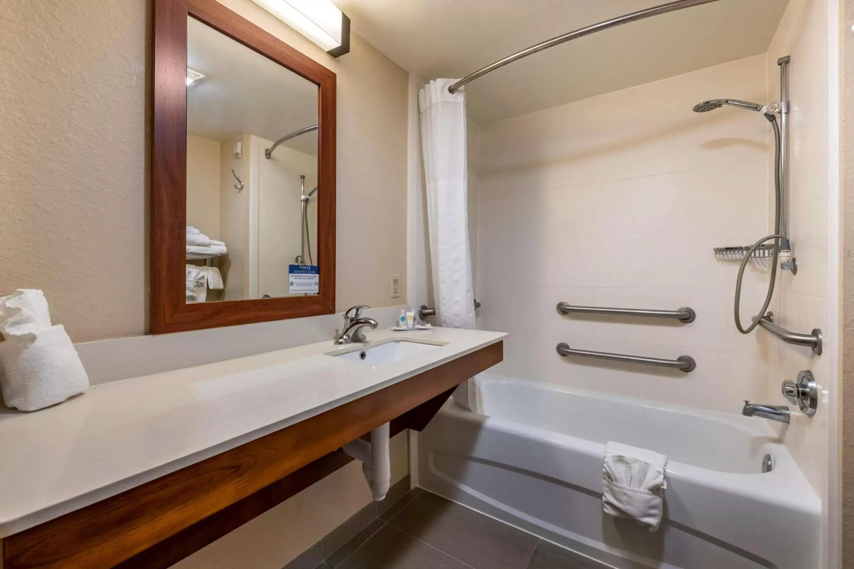 Shower, Bathroom in Comfort Inn & Suites Orlando North