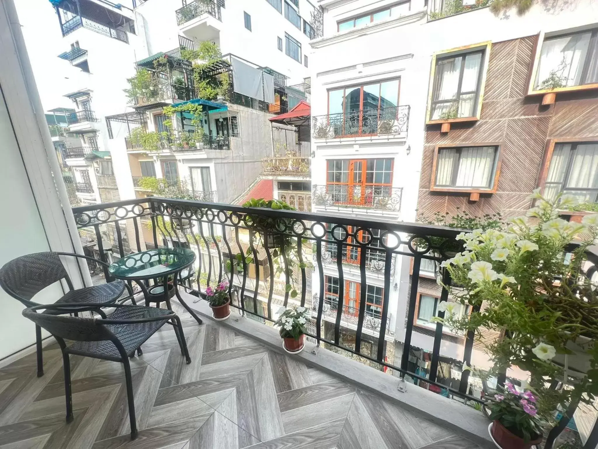Family Room with Balcony in Antique Angel Hotel Family Room with Balcony in Antique Angel Hotel