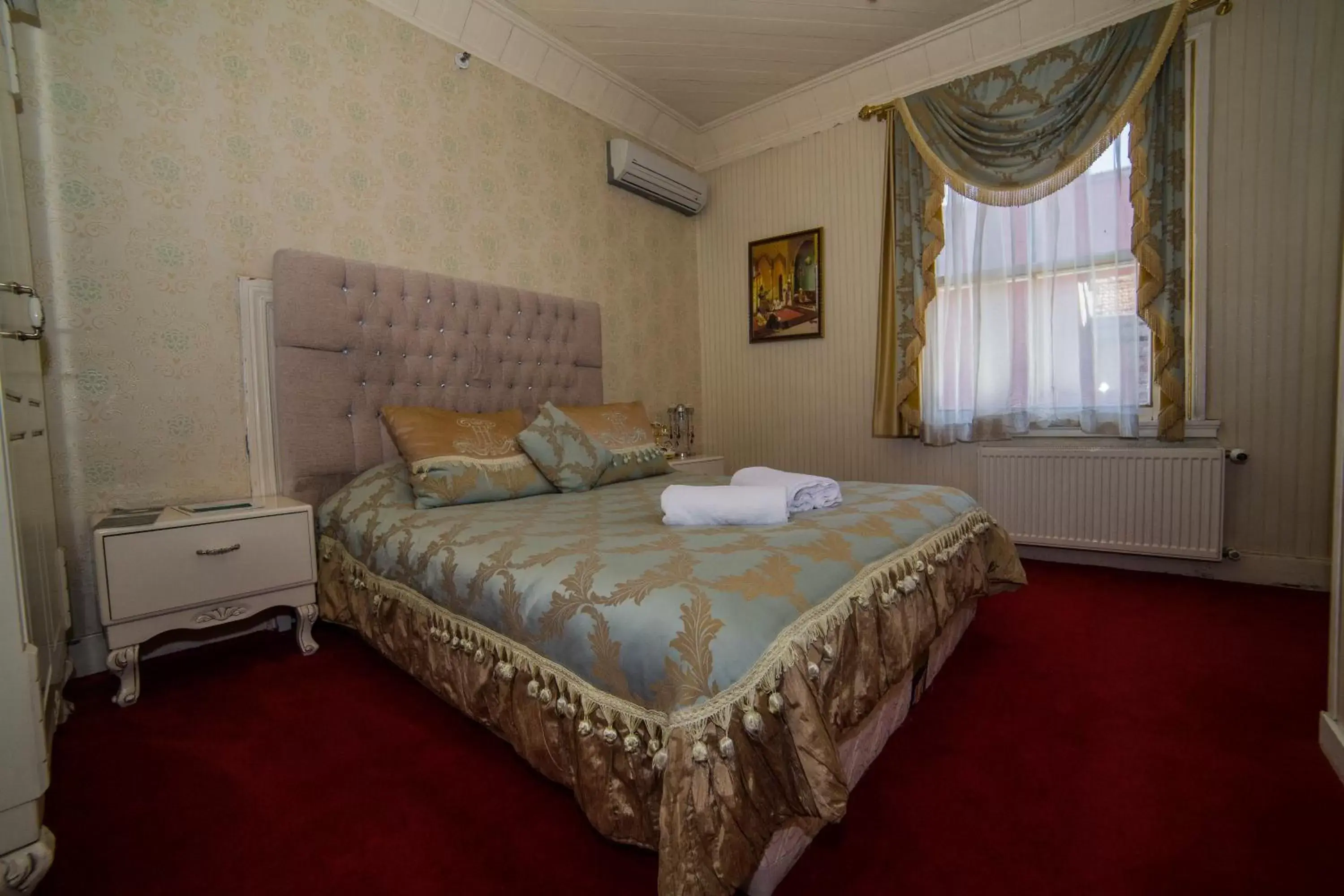 Bedroom, Bed in HHK Hotel