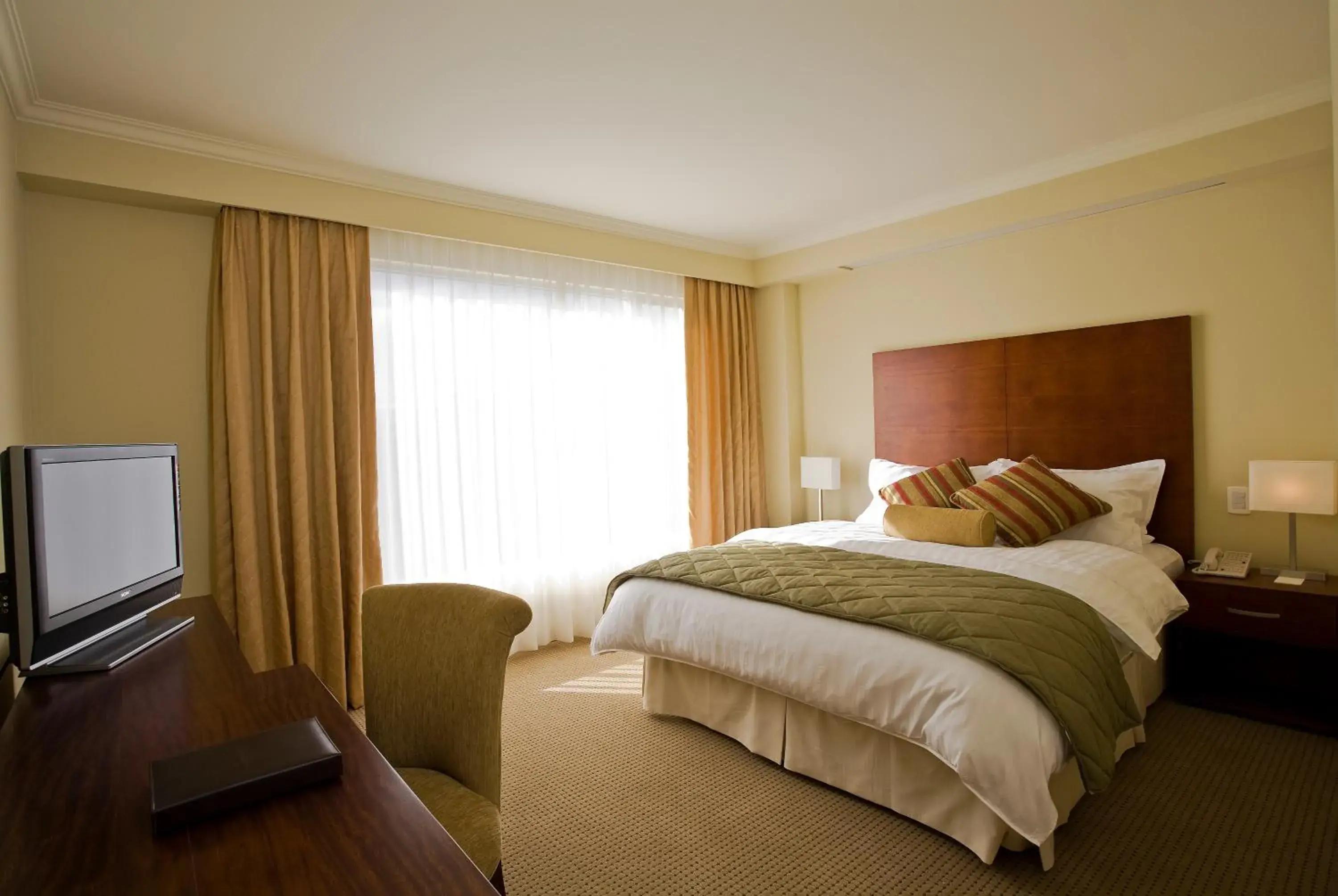 Day, Bed in Hotel Stubel Suites & Cafe