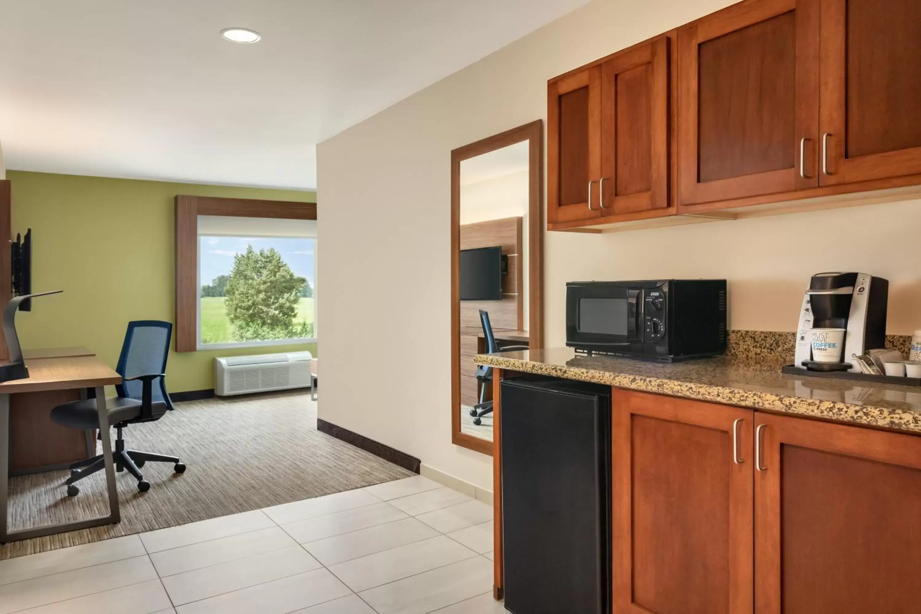 Bedroom, Kitchen/Kitchenette in Holiday Inn Express & Suites Searcy, an IHG Hotel