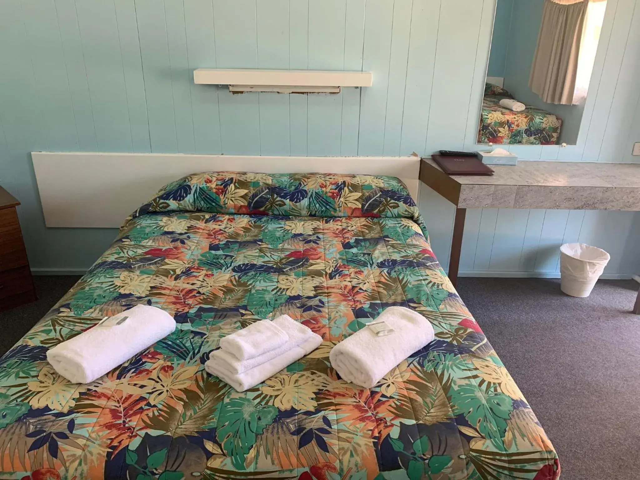 Double Room in Outback Quarters- Motel Hay