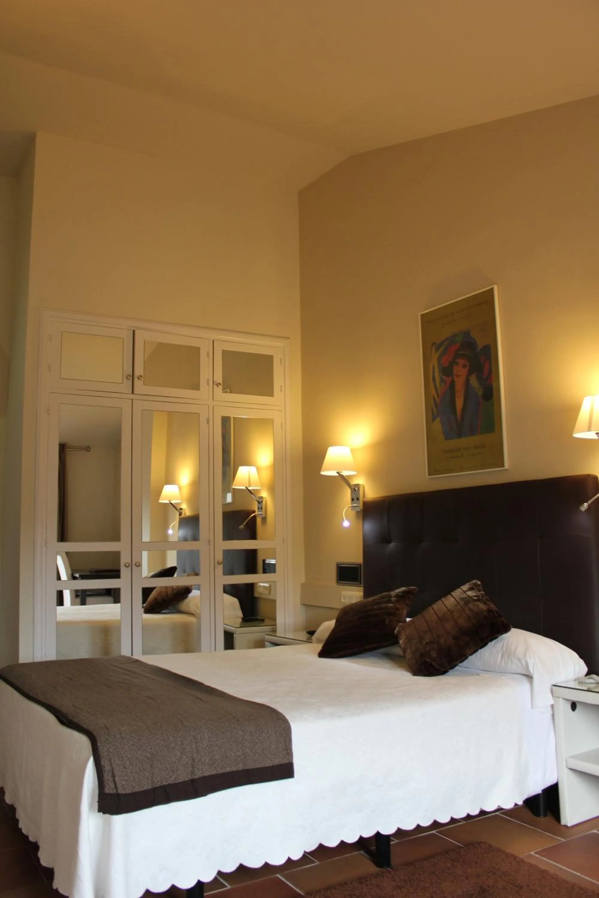 Decorative detail, Bed in Hotel Leonor de Aquitania