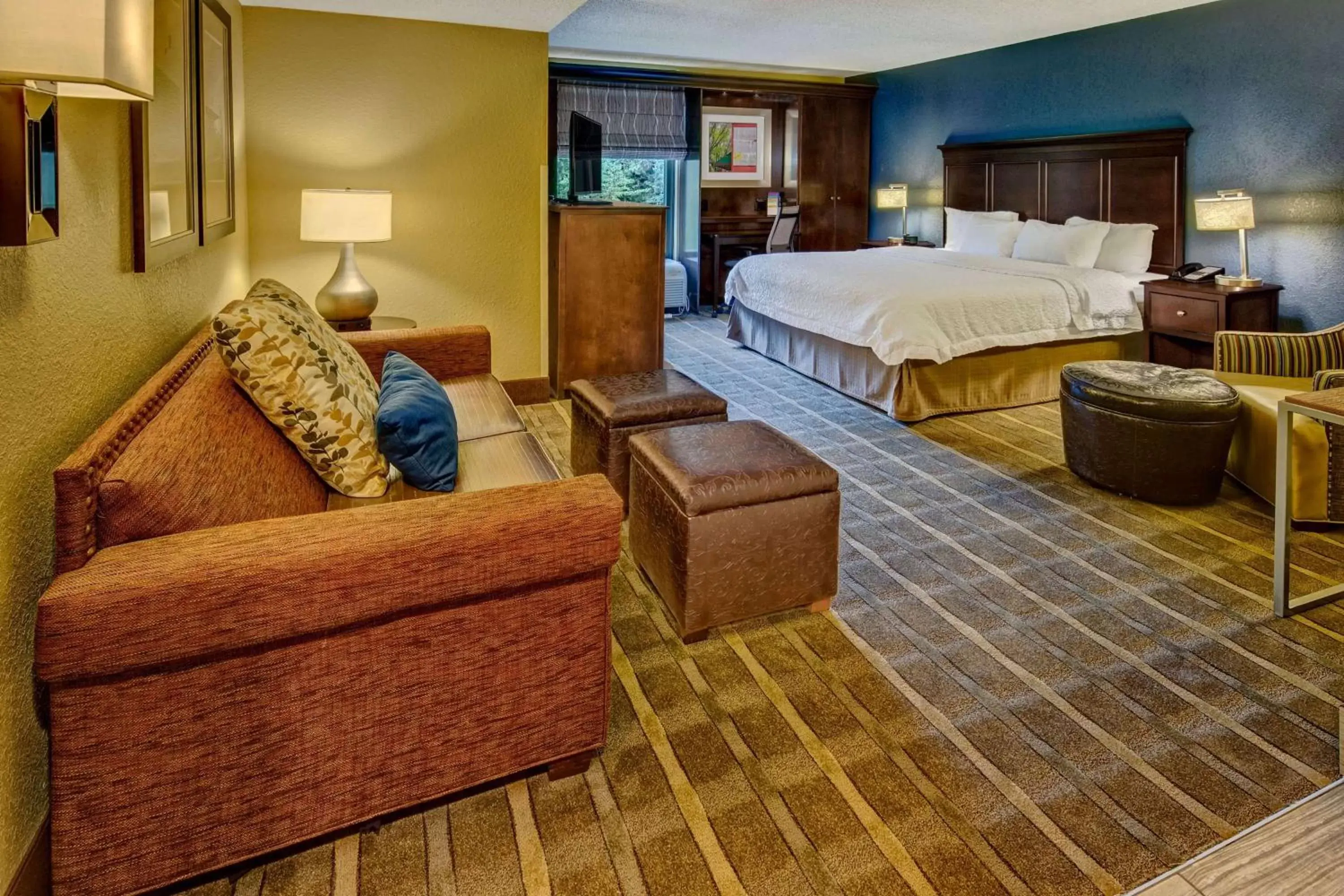 Bedroom, Seating Area in Hampton Inn Atlanta-Peachtree Corners/Norcross